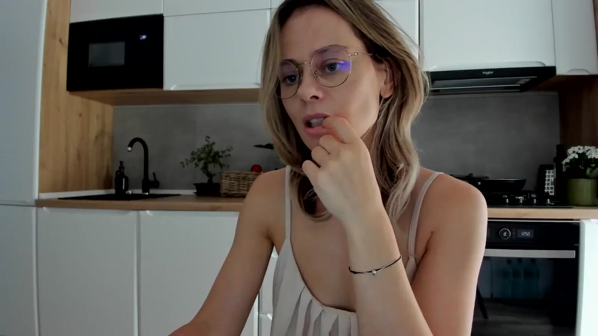 Gallery image thumbnail from DebbyPaige's myfreecams stream on, 09/04/2025, 12:00 image 5 of 20