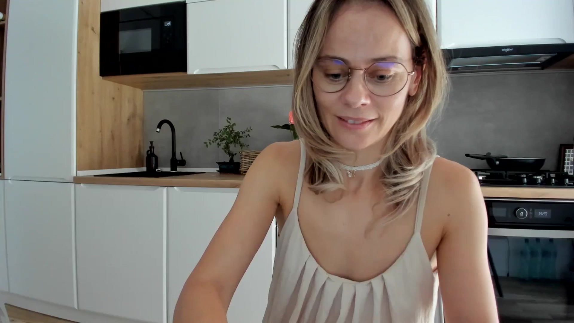 Gallery image thumbnail from DebbyPaige's myfreecams stream on, 09/04/2025, 12:00 image 8 of 20