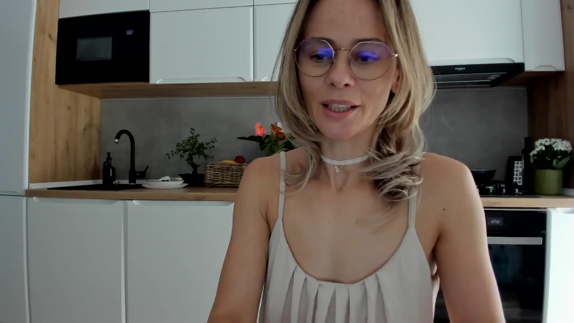 Gallery image thumbnail from DebbyPaige's myfreecams stream on, 09/04/2025, 12:00 image 4 of 20