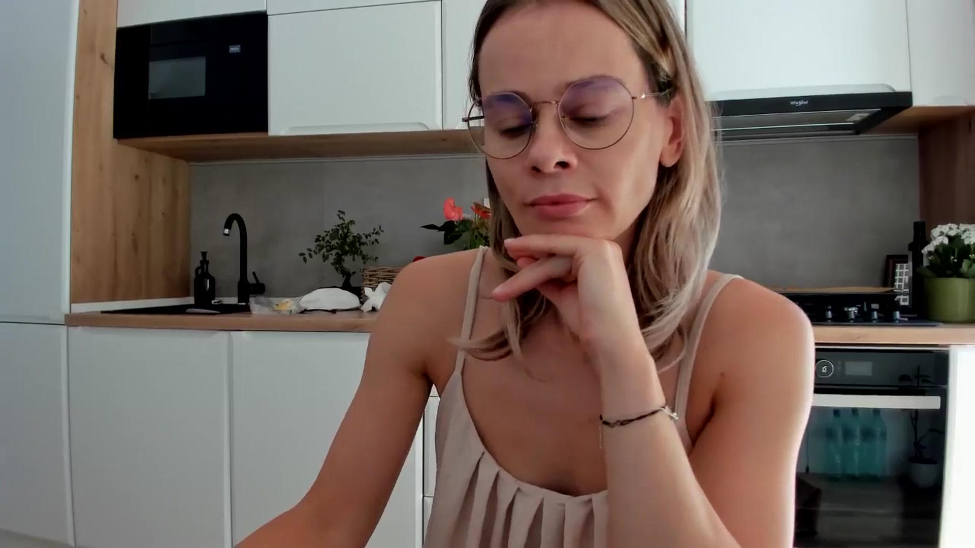 Gallery image thumbnail from DebbyPaige's myfreecams stream on, 09/04/2025, 13:30 image 10 of 20