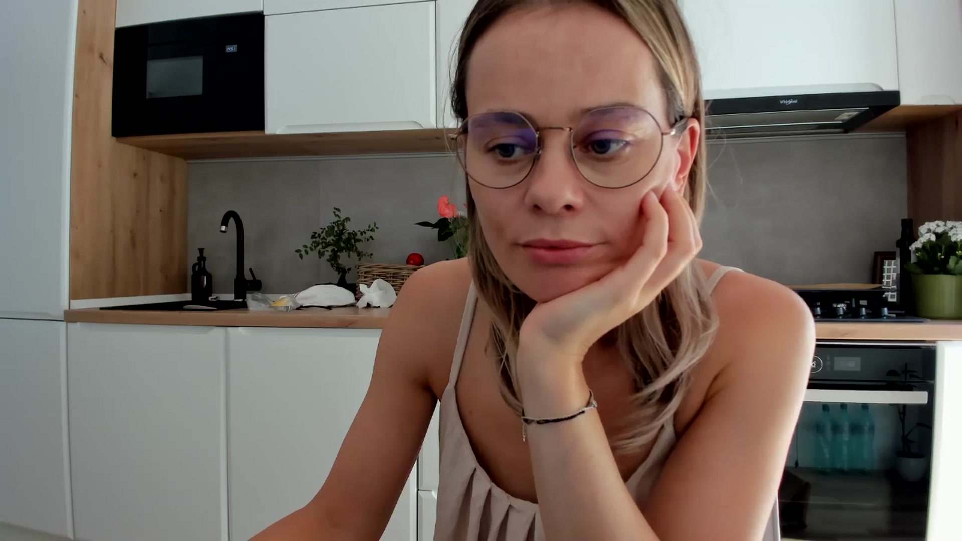 Gallery image thumbnail from DebbyPaige's myfreecams stream on, 09/04/2025, 13:30 image 9 of 20