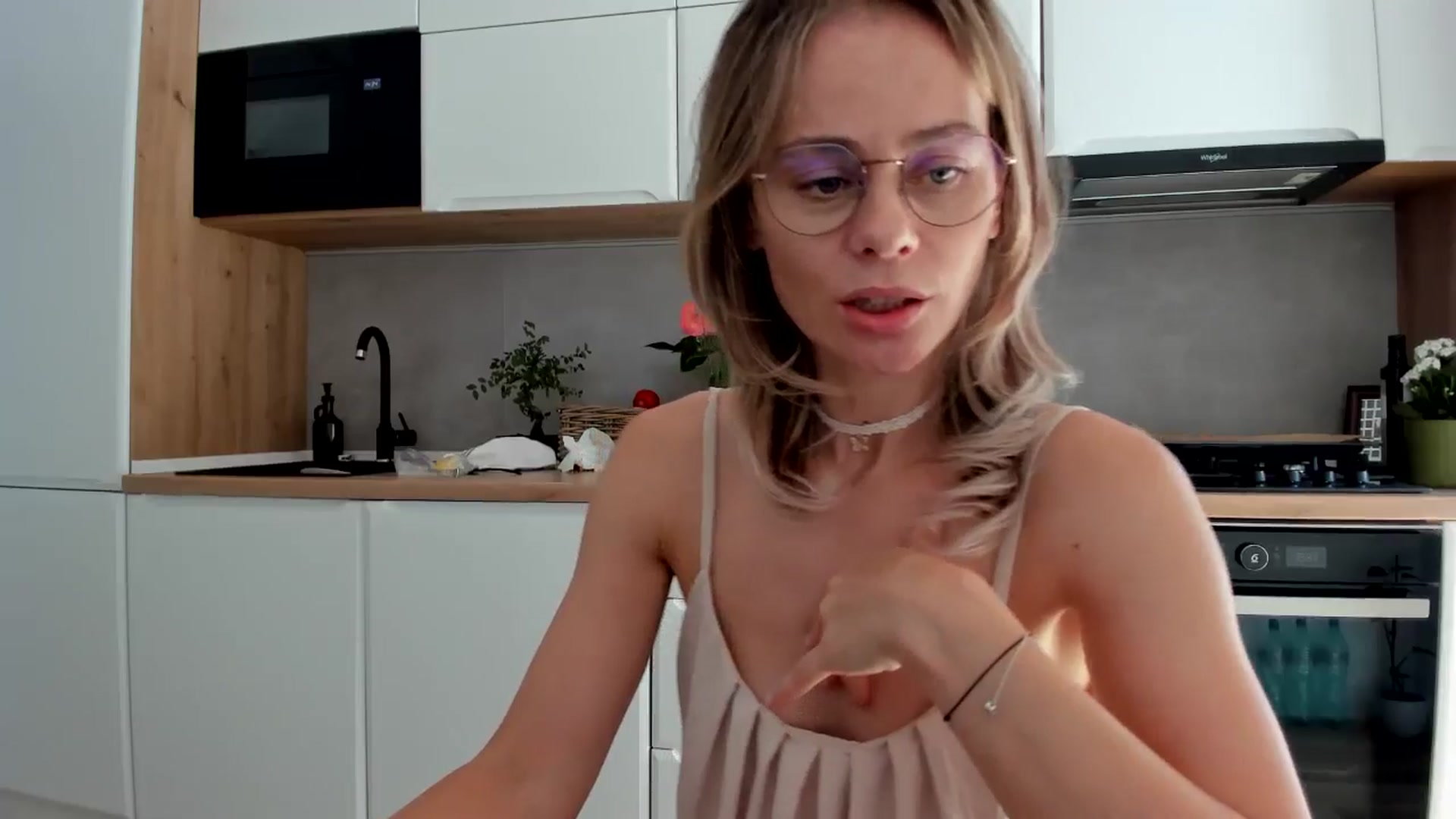 Gallery image thumbnail from DebbyPaige's myfreecams stream on, 09/04/2025, 13:30 image 4 of 20