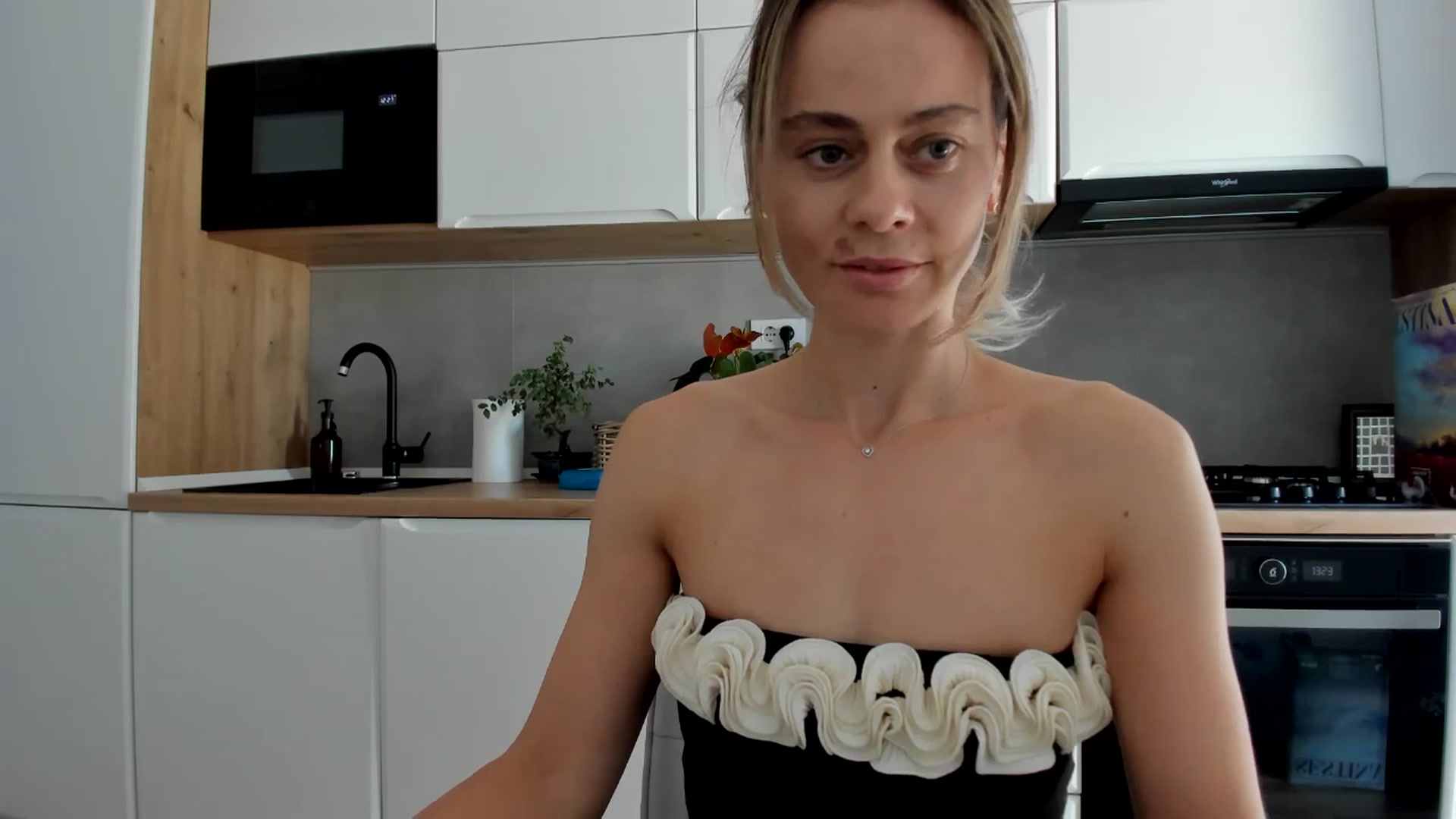 Gallery image thumbnail from DebbyPaige's myfreecams stream on, 09/16/2025, 11:50 image 10 of 20