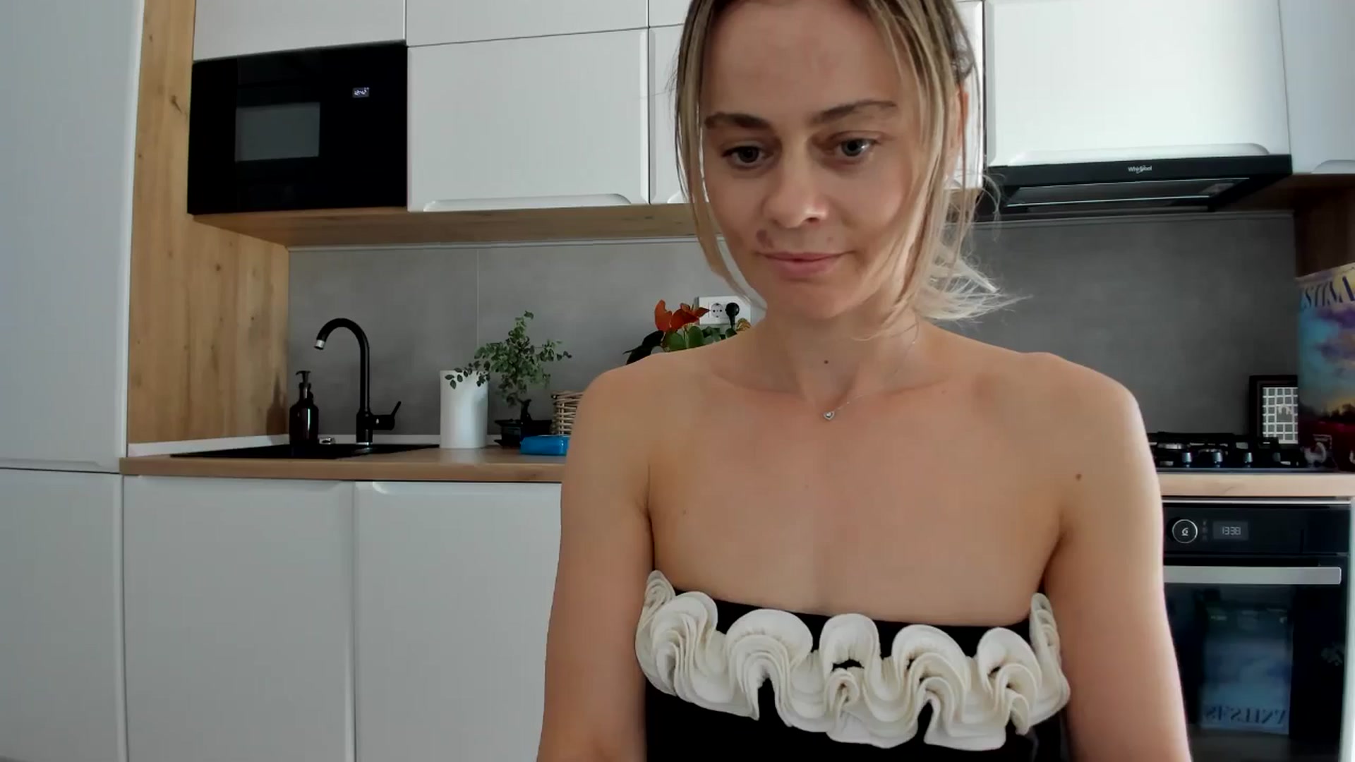 Gallery image thumbnail from DebbyPaige's myfreecams stream on, 09/16/2025, 11:50 image 12 of 20