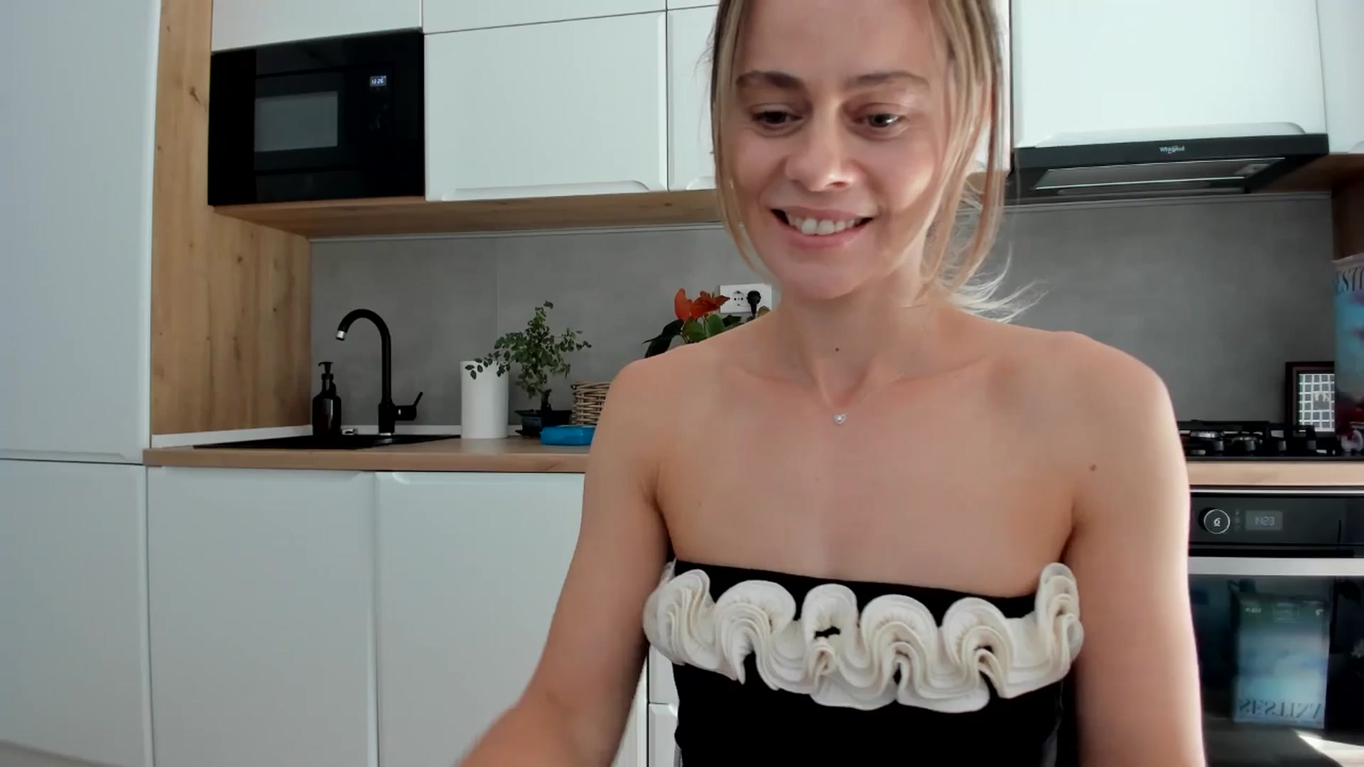 Gallery image thumbnail from DebbyPaige's myfreecams stream on, 09/16/2025, 11:50 image 18 of 20