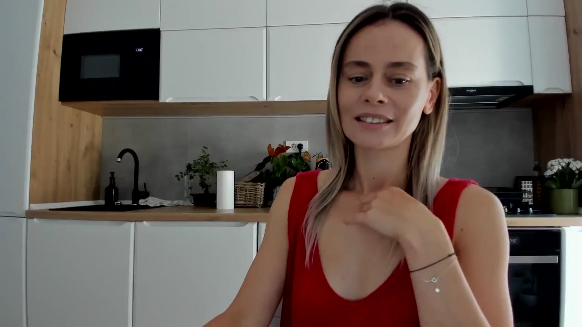 Gallery image thumbnail from DebbyPaige's myfreecams stream on, 09/19/2025, 11:36 image 4 of 20
