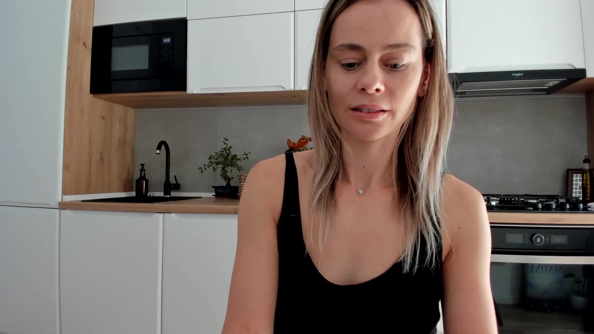Gallery image thumbnail from DebbyPaige's myfreecams stream on, 09/21/2025, 13:14 image 9 of 20