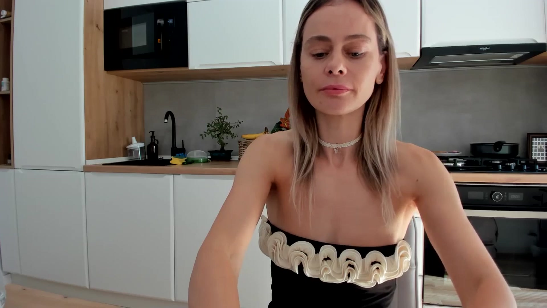 Gallery image thumbnail from DebbyPaige's myfreecams stream on, 09/24/2025, 14:20 image 13 of 20