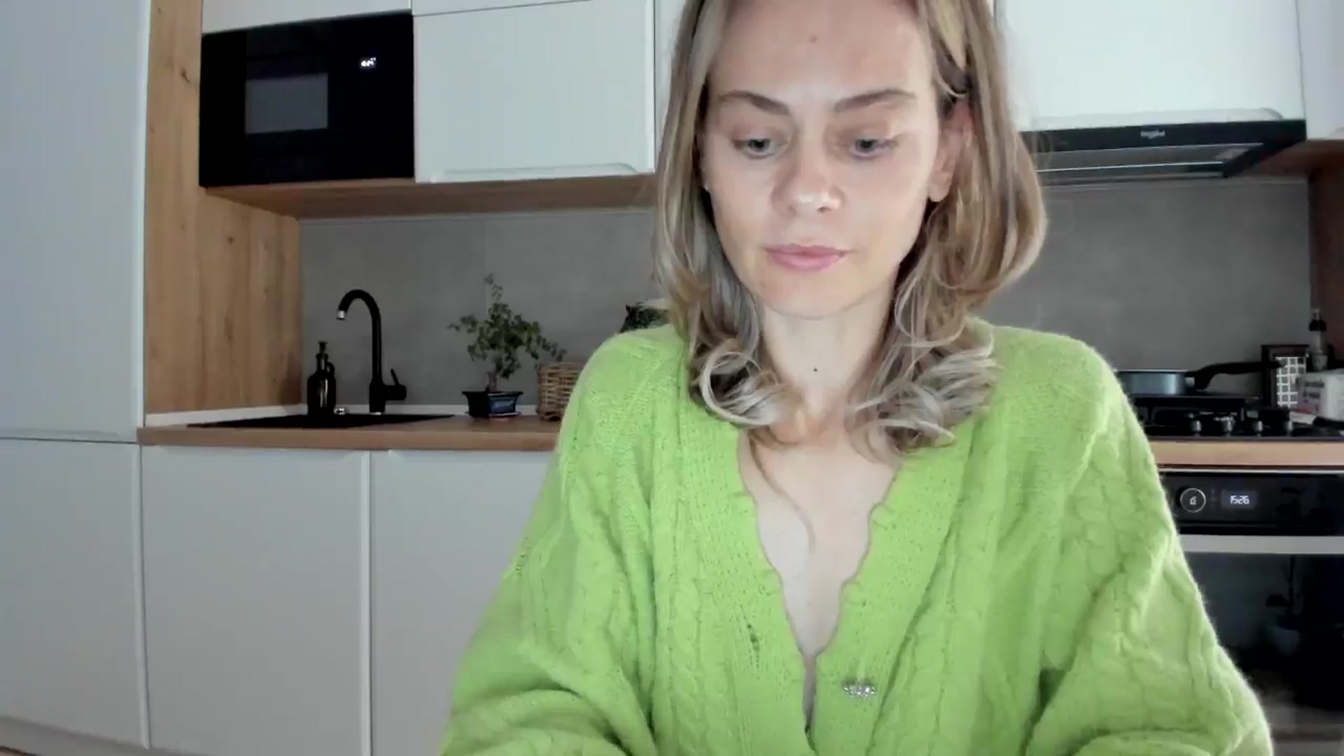 Gallery image thumbnail from DebbyPaige's myfreecams stream on, 09/29/2025, 13:27 image 16 of 20