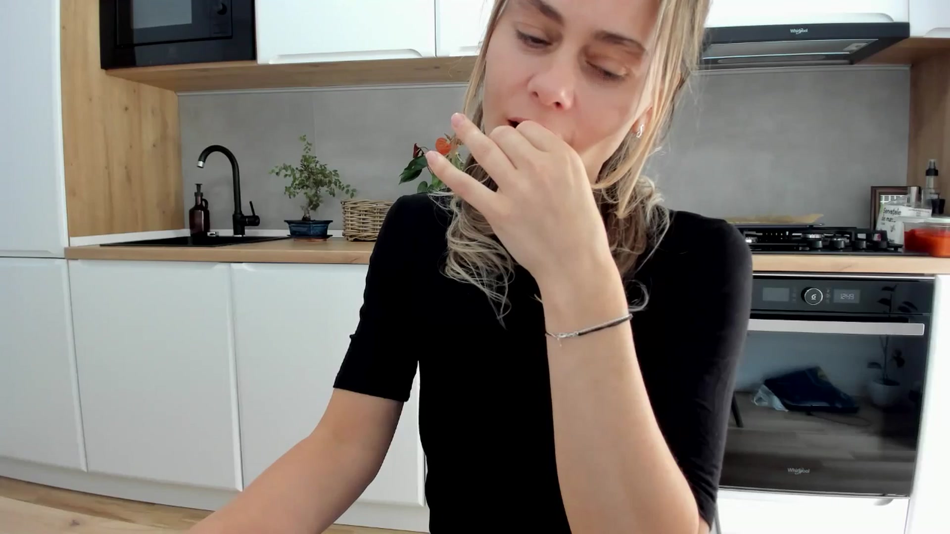 Gallery image thumbnail from DebbyPaige's myfreecams stream on, 09/30/2025, 10:05 image 15 of 20