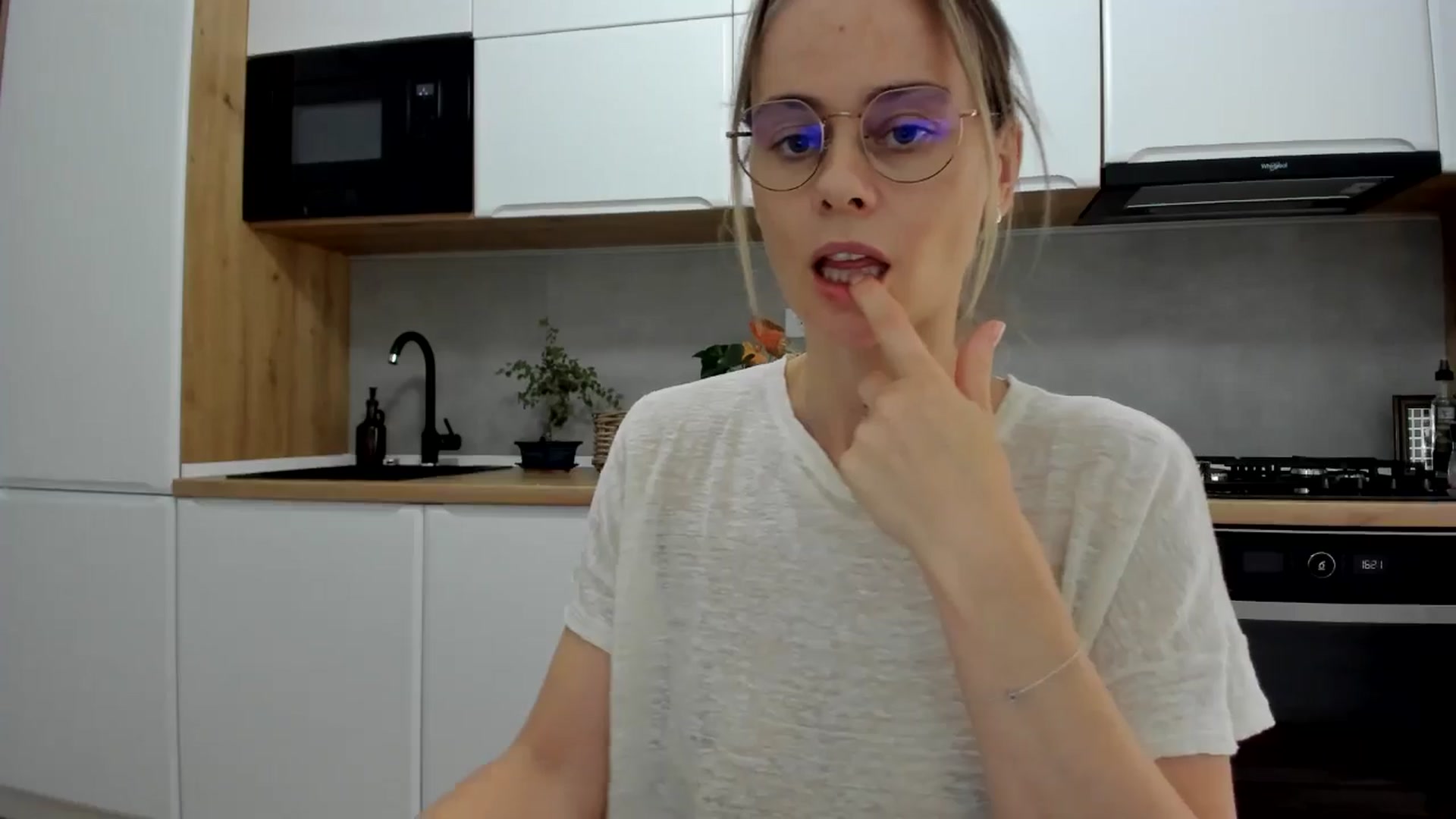 Gallery image thumbnail from DebbyPaige's myfreecams stream on, 10/02/2025, 13:41 image 18 of 20