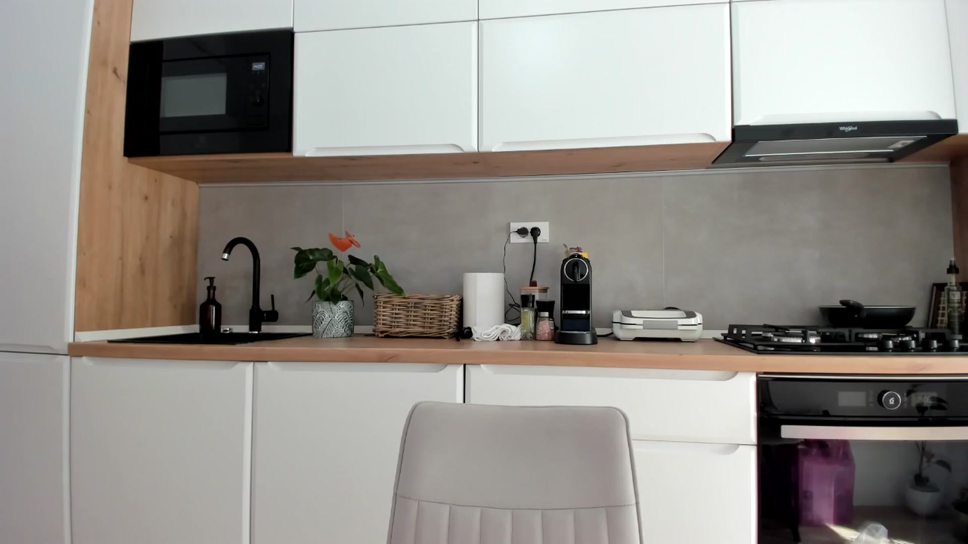 Gallery image thumbnail from DebbyPaige's myfreecams stream on, 10/17/2025, 11:21 image 9 of 20