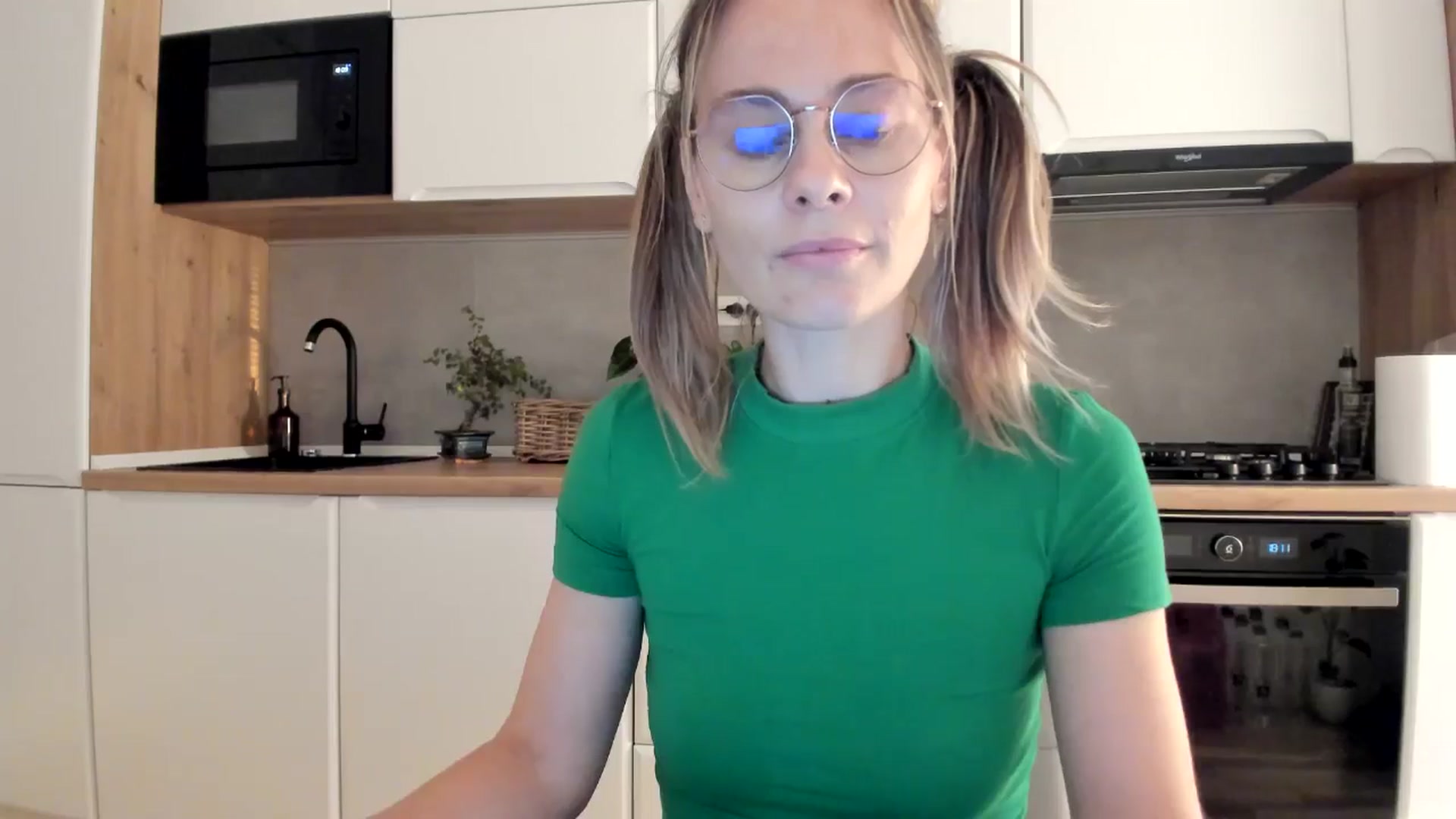 Gallery image thumbnail from DebbyPaige's myfreecams stream on, 10/19/2025, 15:57 image 18 of 20