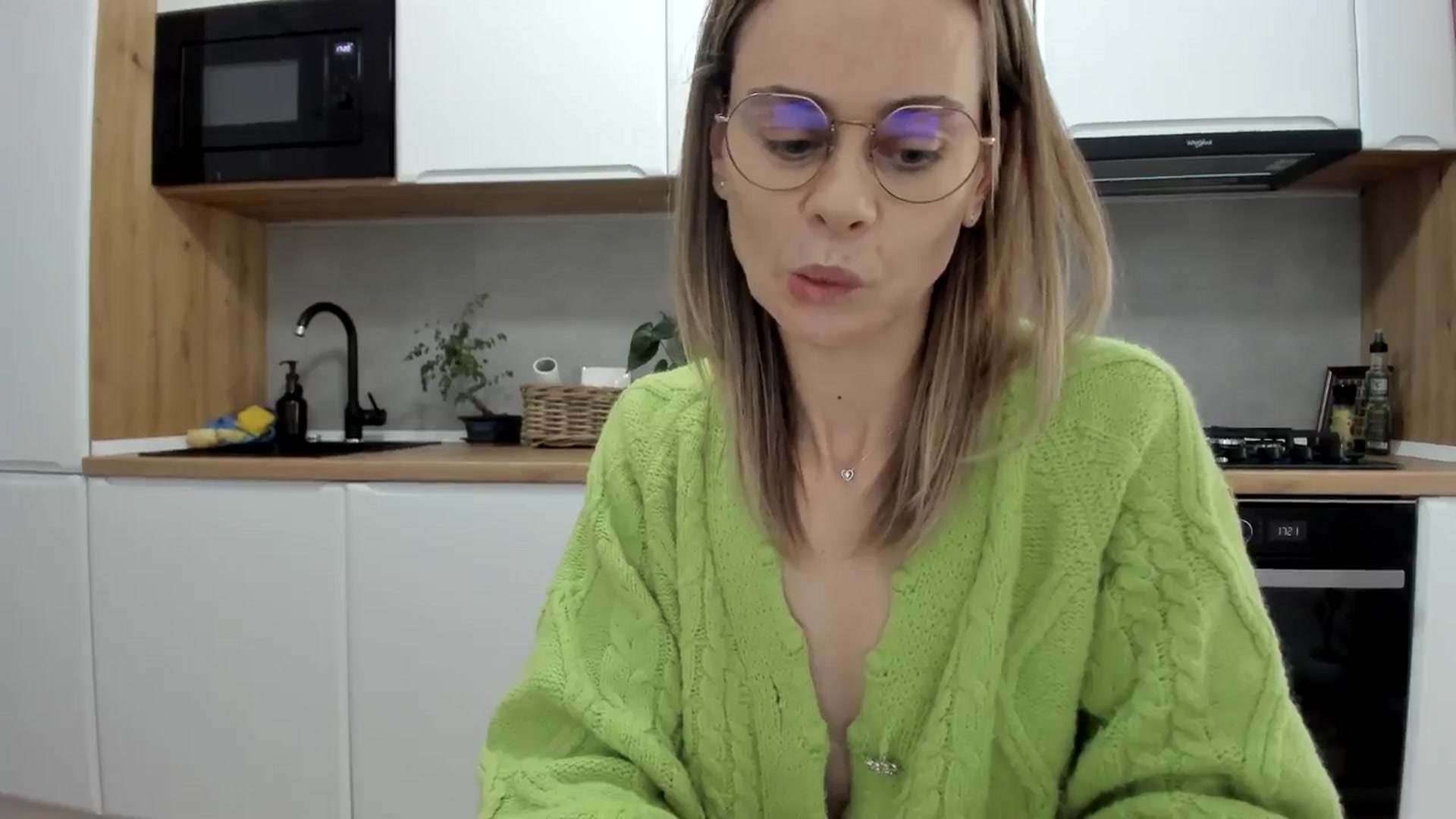 Gallery image thumbnail from DebbyPaige's myfreecams stream on, 10/27/2025, 14:47 image 16 of 20
