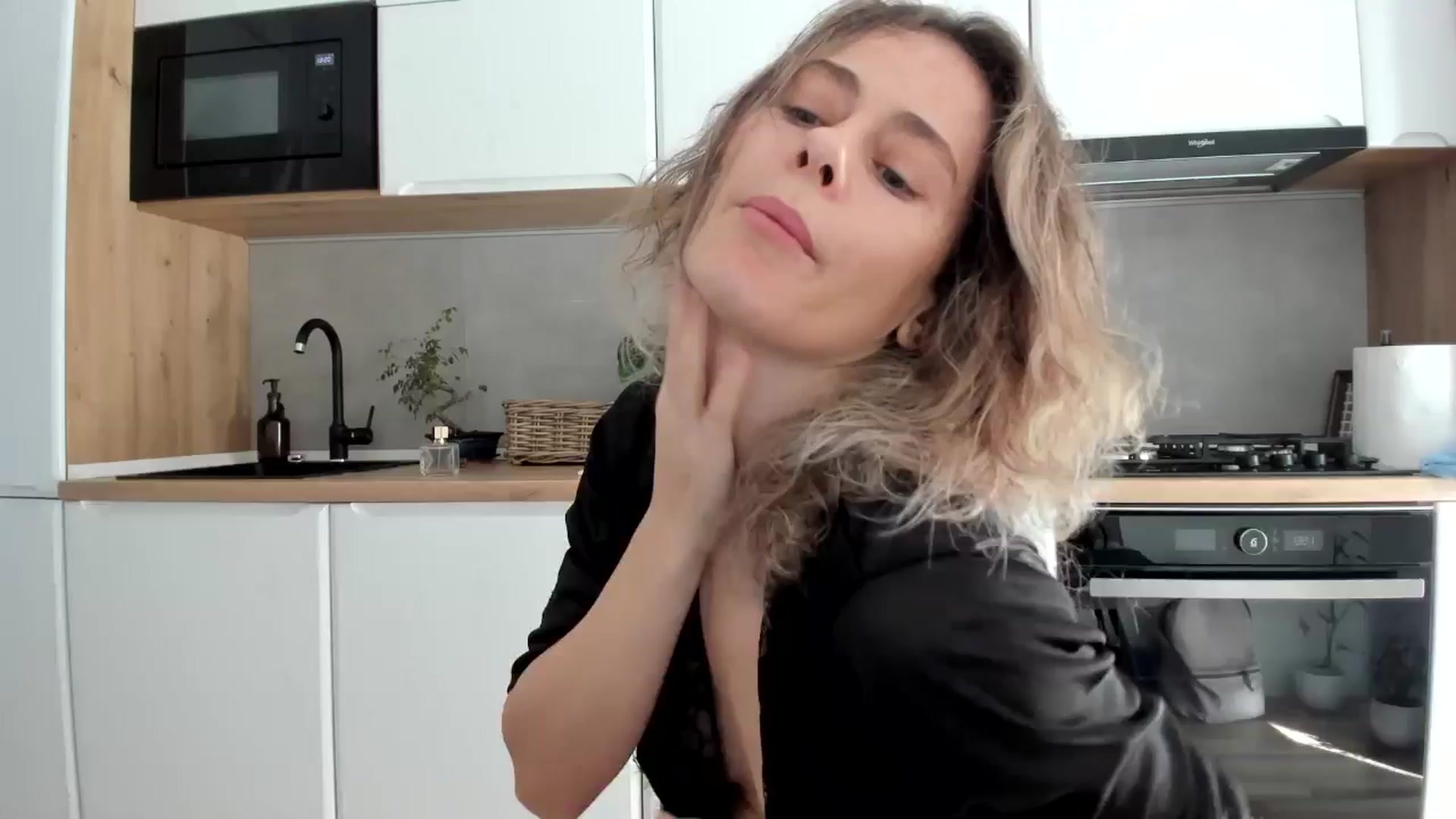 Gallery image thumbnail from DebbyPaige's myfreecams stream on, 11/03/2025, 11:10 image 7 of 20