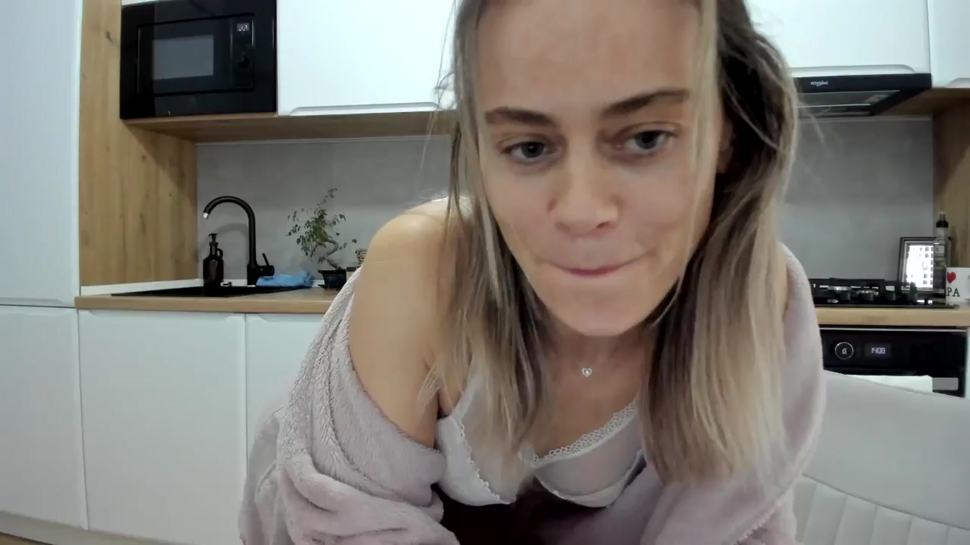 Gallery image thumbnail from DebbyPaige's myfreecams stream on, 11/04/2025, 11:59 image 9 of 20