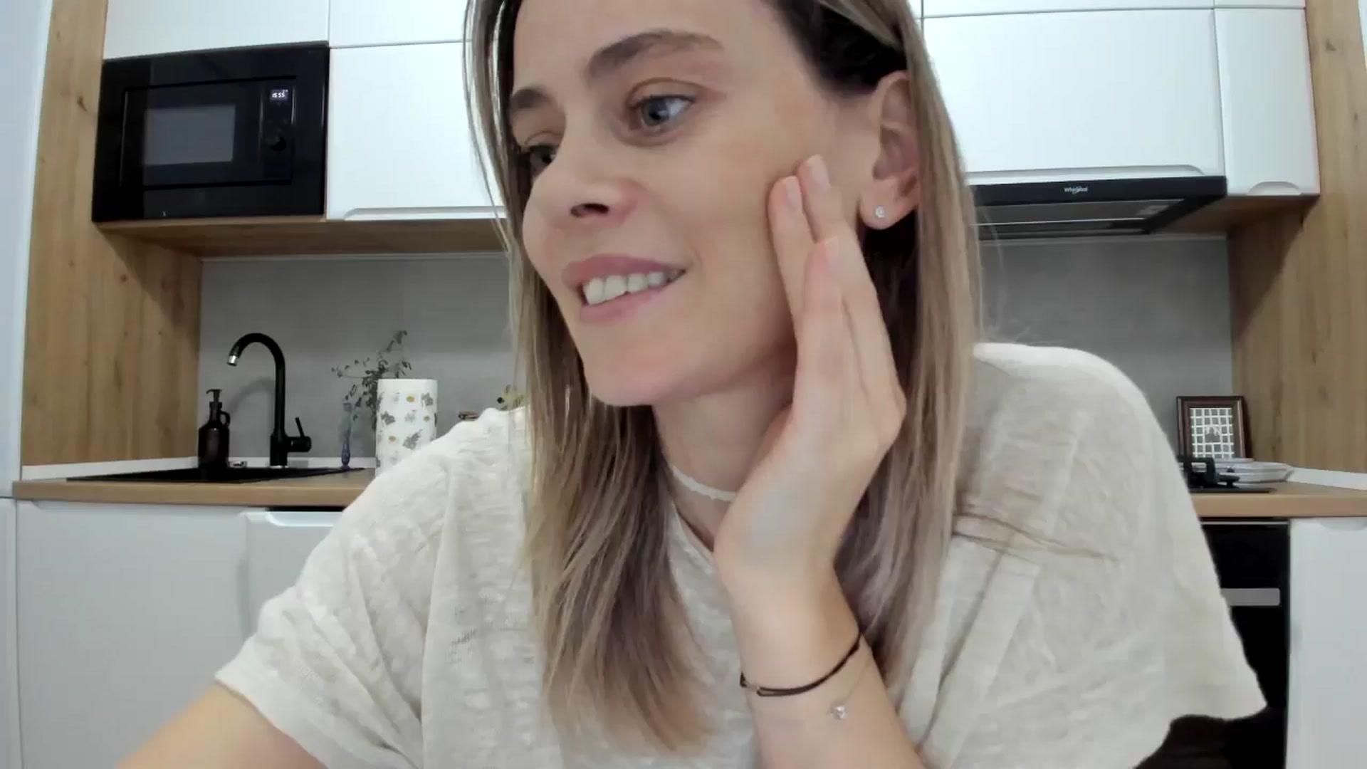 Gallery image thumbnail from DebbyPaige's myfreecams stream on, 11/12/2025, 14:13 image 1 of 20