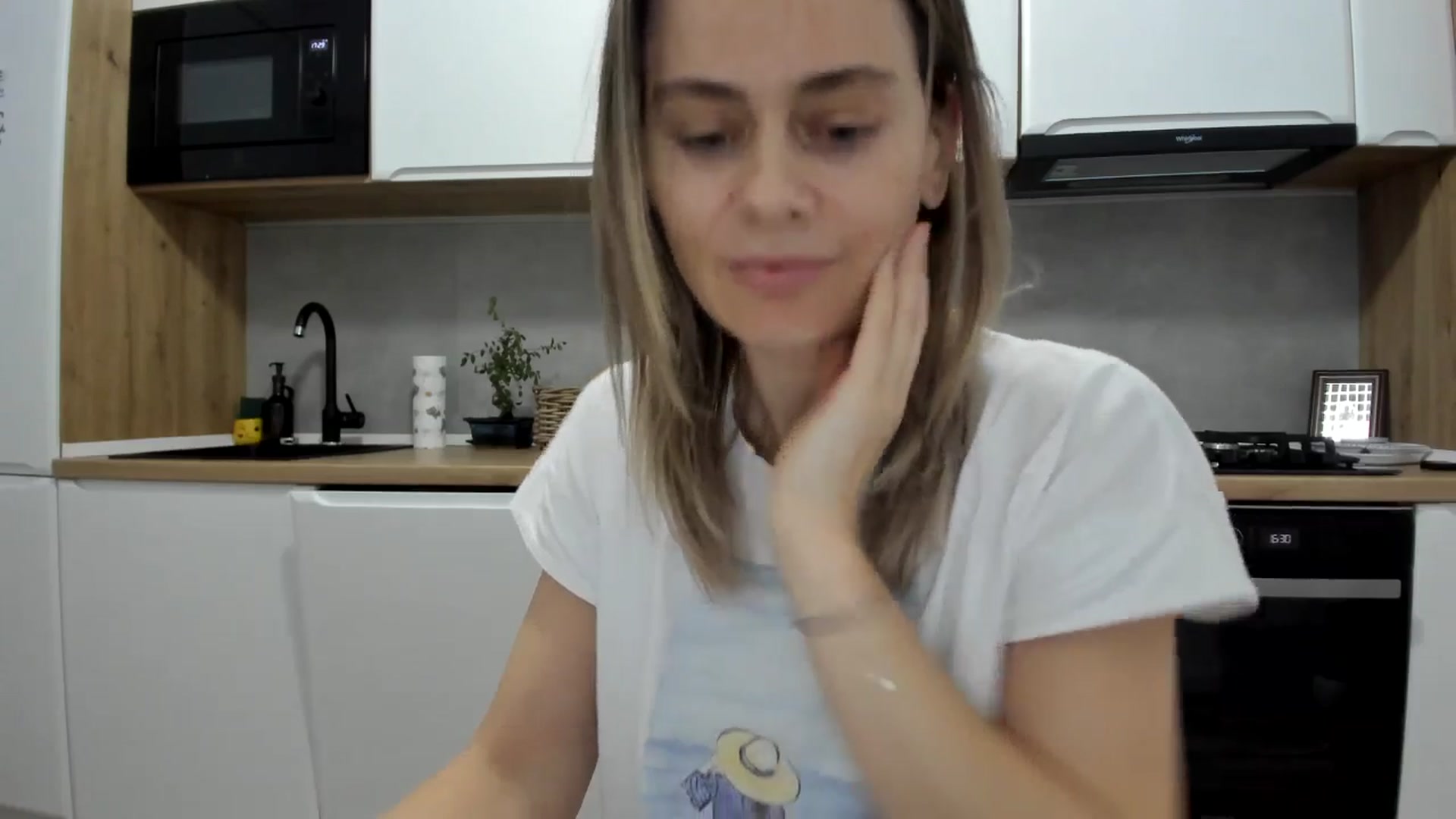 Gallery image thumbnail from DebbyPaige's myfreecams stream on, 11/13/2025, 14:51 image 18 of 20