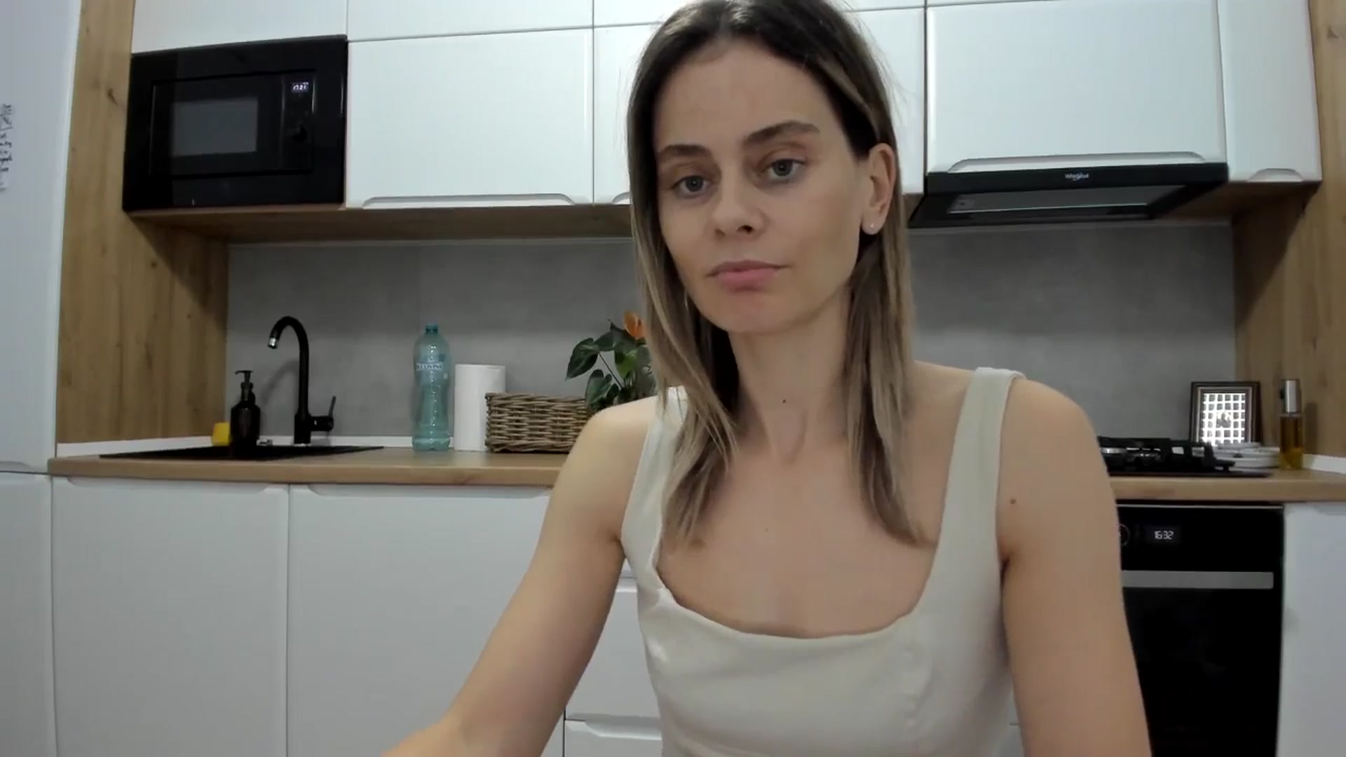 Gallery image thumbnail from DebbyPaige's myfreecams stream on, 11/21/2025, 14:43 image 13 of 20