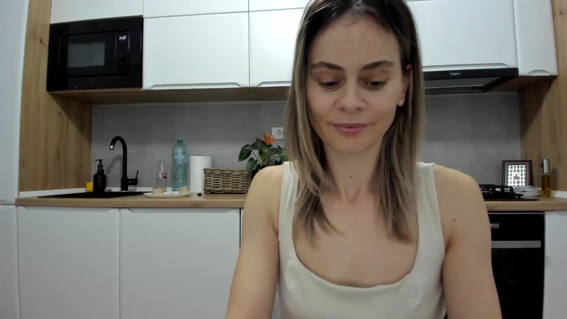 Gallery image thumbnail from DebbyPaige's myfreecams stream on, 11/21/2025, 18:45 image 18 of 20