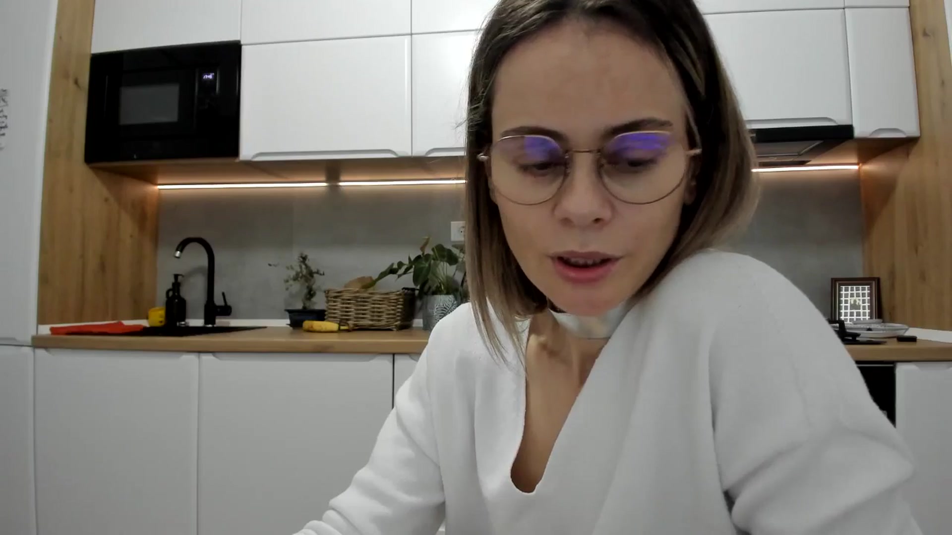 Gallery image thumbnail from DebbyPaige's myfreecams stream on, 11/27/2025, 15:19 image 13 of 20