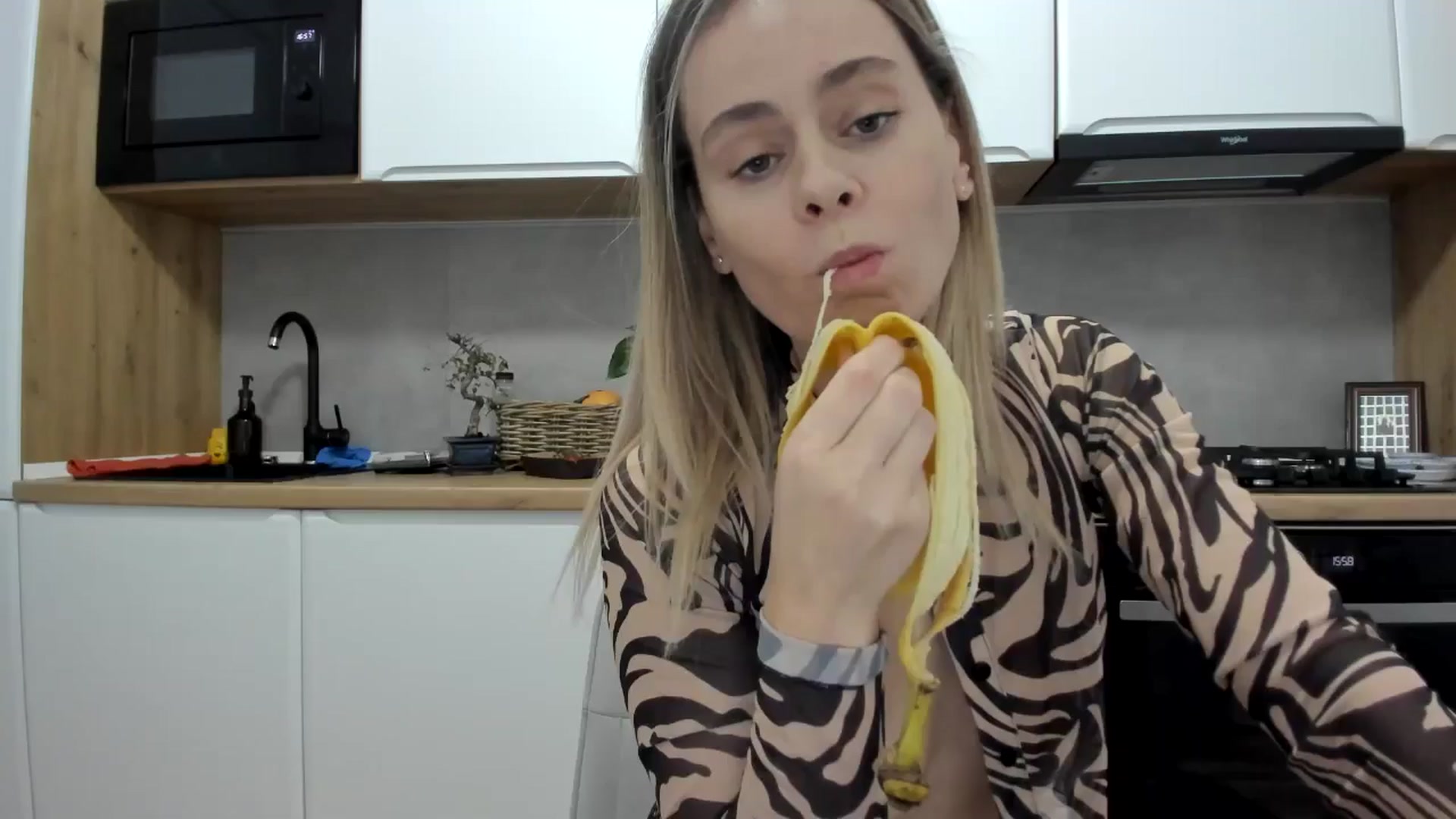 Gallery image thumbnail from DebbyPaige's myfreecams stream on, 12/02/2025, 15:04 image 16 of 20