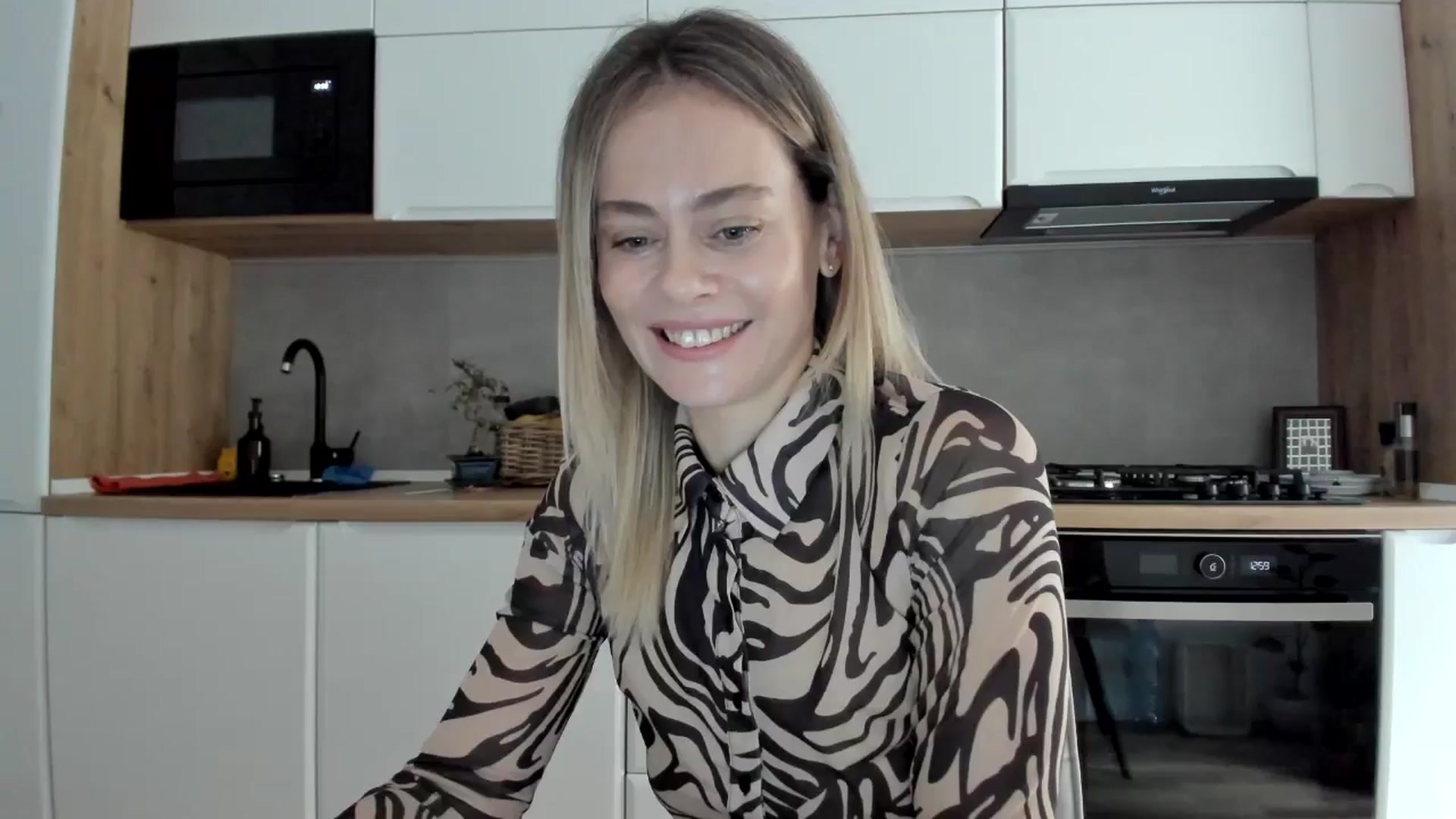 Gallery image thumbnail from DebbyPaige's myfreecams stream on, 12/02/2025, 15:04 image 1 of 20
