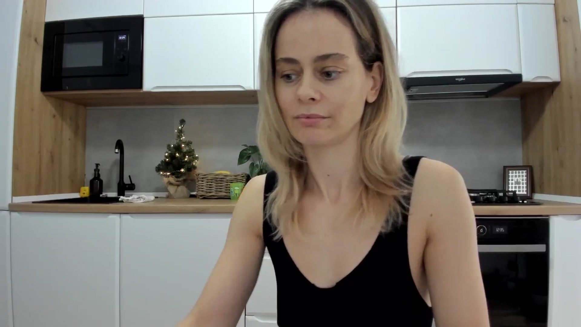 Gallery image thumbnail from DebbyPaige's myfreecams stream on, 12/09/2025, 11:56 image 4 of 20