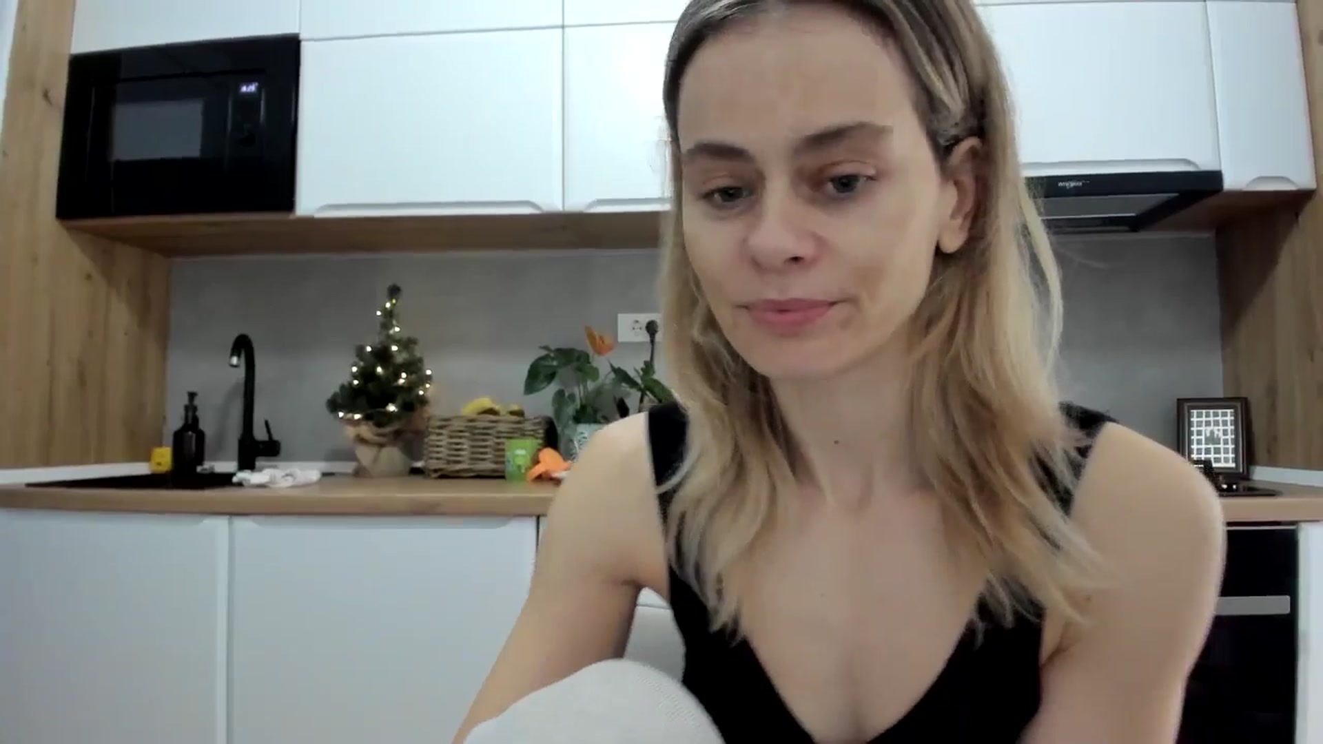 Gallery image thumbnail from DebbyPaige's myfreecams stream on, 12/09/2025, 12:45 image 17 of 20
