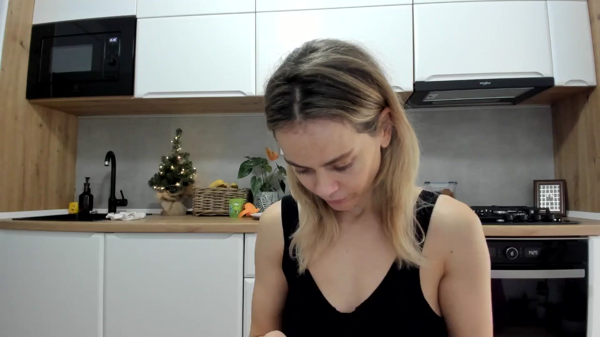 Gallery image thumbnail from DebbyPaige's myfreecams stream on, 12/09/2025, 12:45 image 14 of 20
