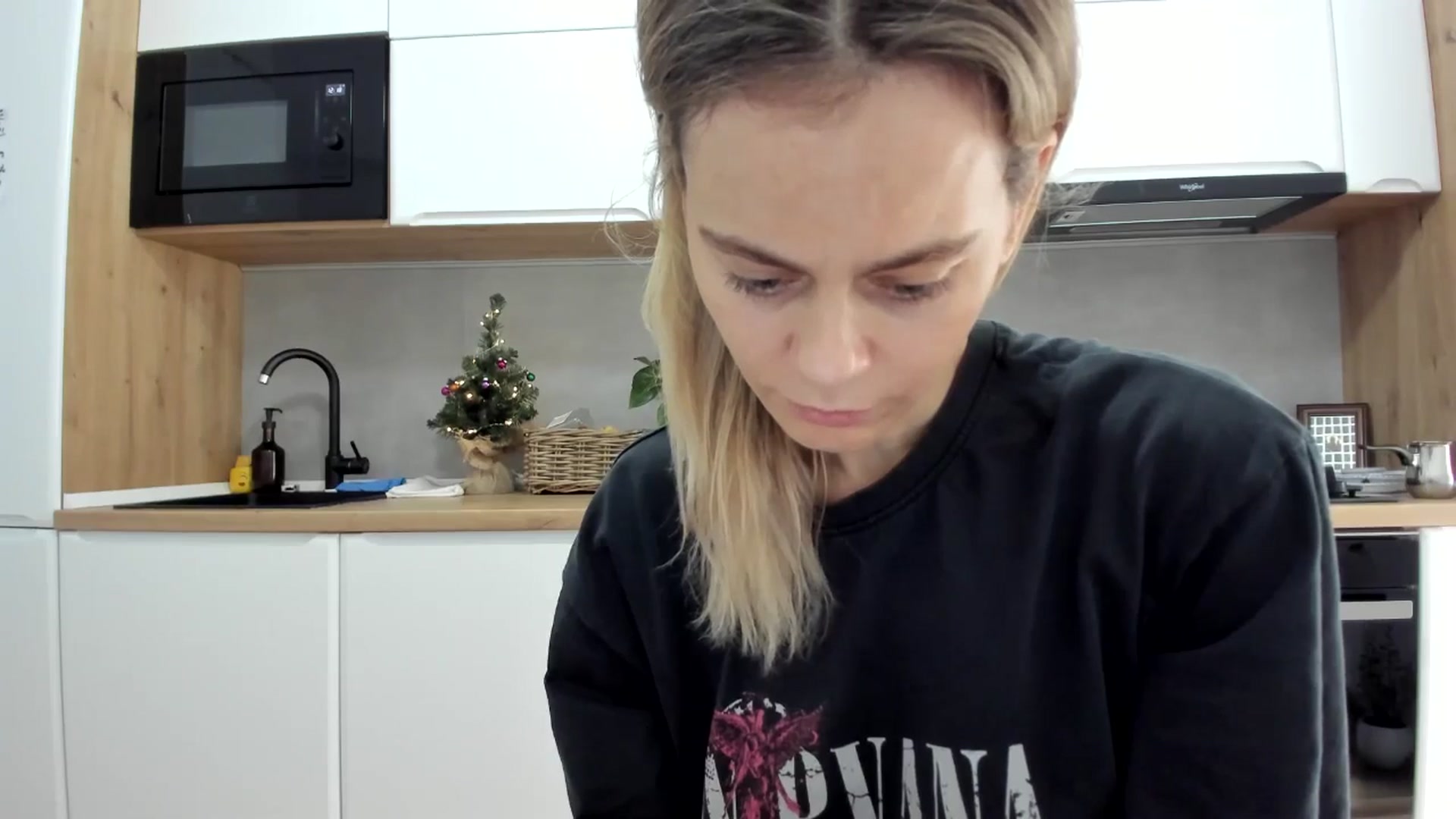 Gallery image thumbnail from DebbyPaige's myfreecams stream on, 12/10/2025, 12:24 image 6 of 20