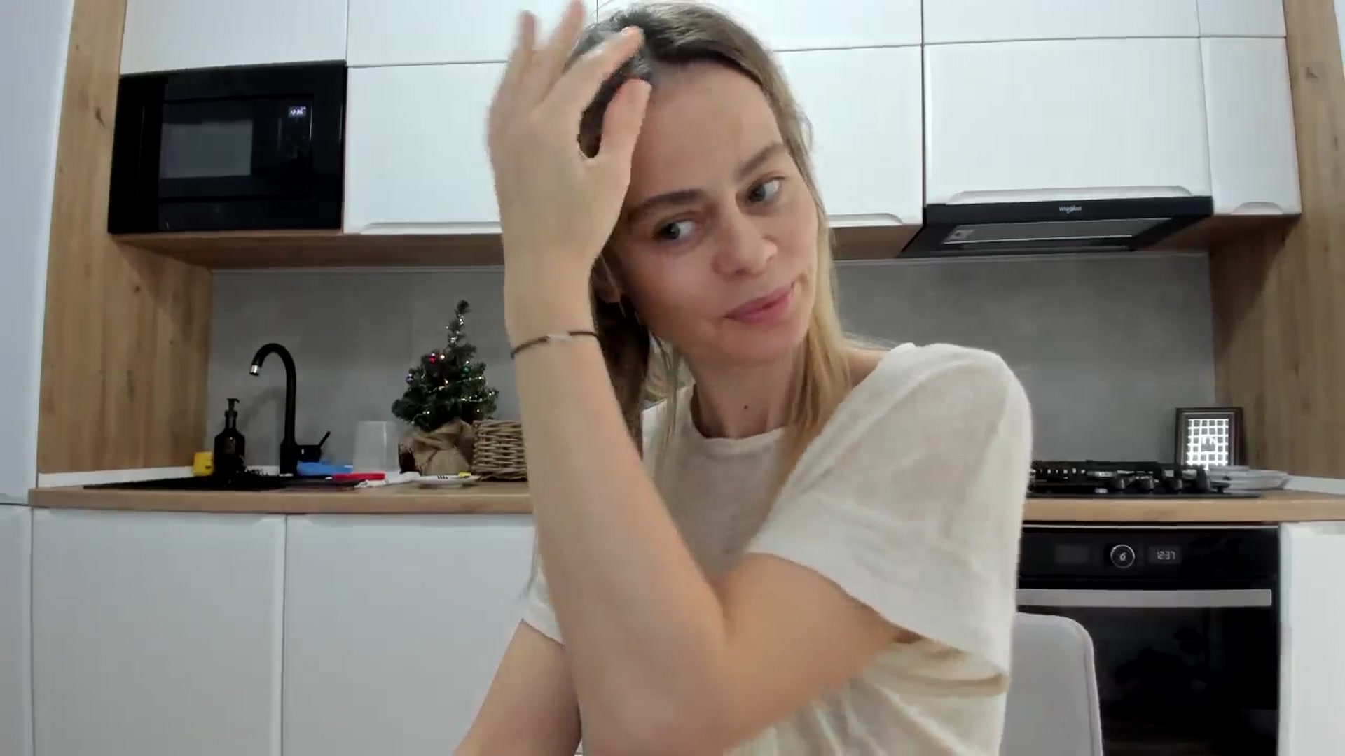 Gallery image thumbnail from DebbyPaige's myfreecams stream on, 12/16/2025, 14:07 image 4 of 20