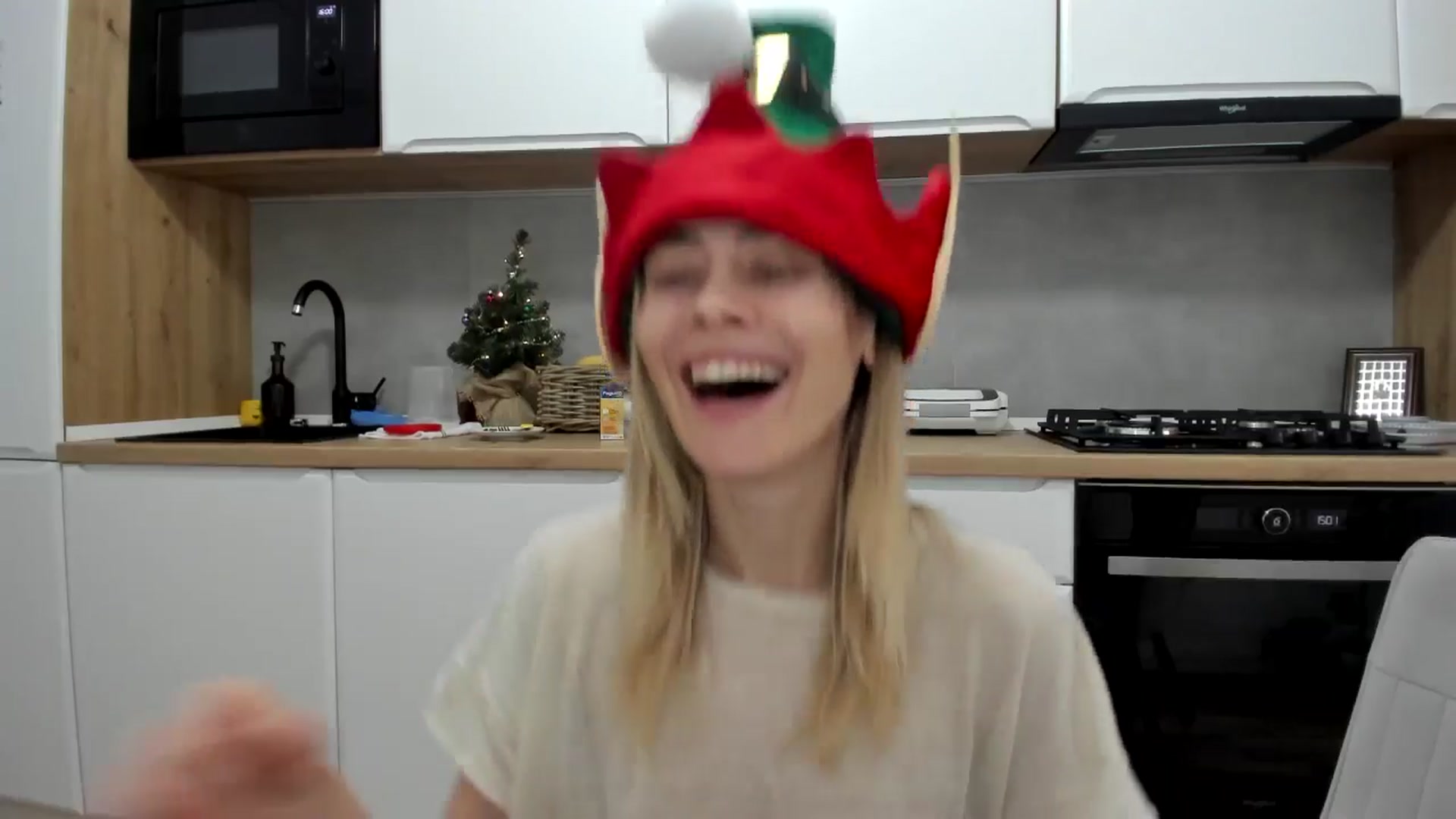 Gallery image thumbnail from DebbyPaige's myfreecams stream on, 12/16/2025, 14:07 image 16 of 20
