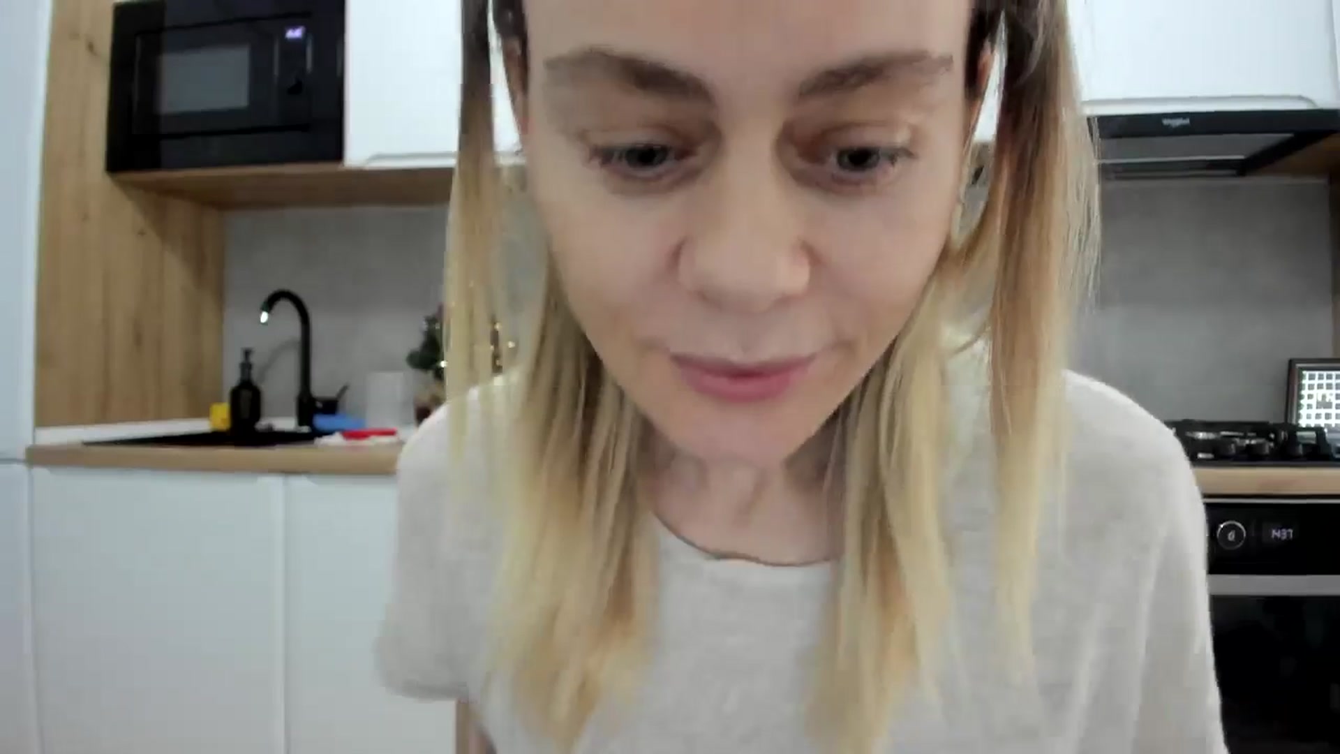Gallery image thumbnail from DebbyPaige's myfreecams stream on, 12/16/2025, 14:07 image 14 of 20