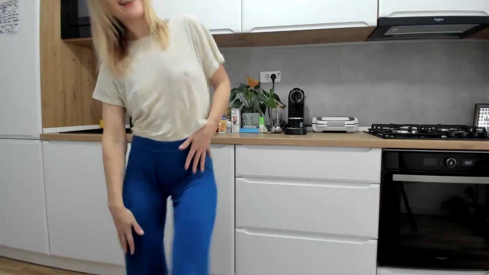 Gallery image thumbnail from DebbyPaige's myfreecams stream on, 12/16/2025, 14:07 image 9 of 20