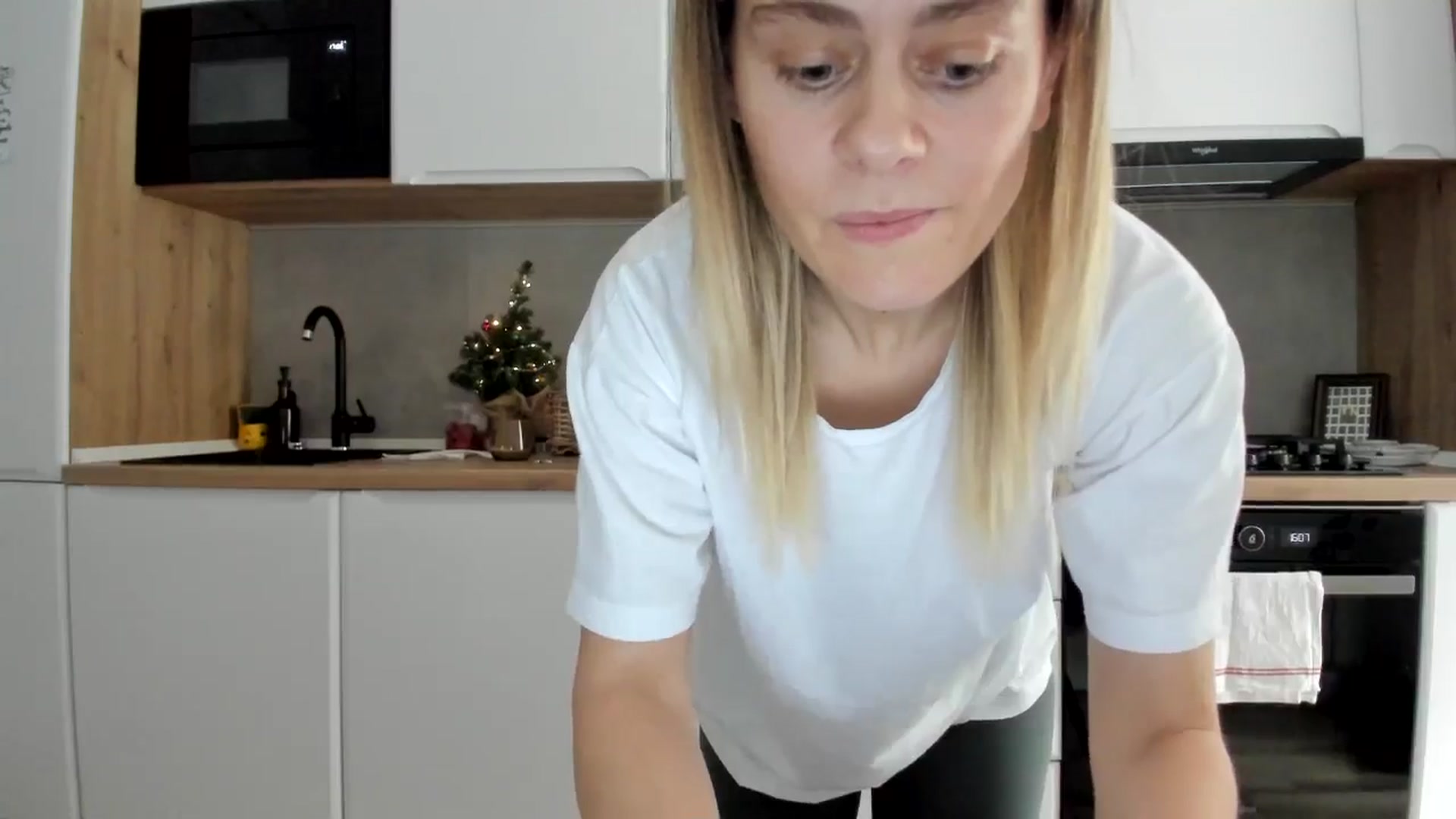 Gallery image thumbnail from DebbyPaige's myfreecams stream on, 12/19/2025, 14:23 image 12 of 20