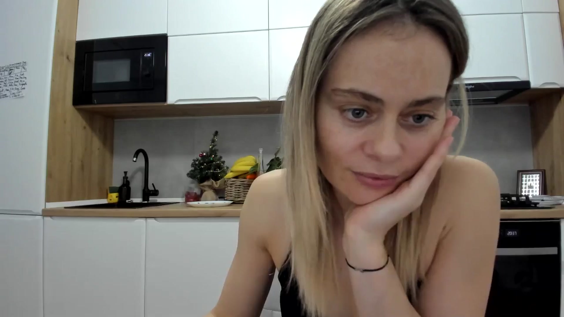 Gallery image thumbnail from DebbyPaige's myfreecams stream on, 12/19/2025, 18:54 image 19 of 20