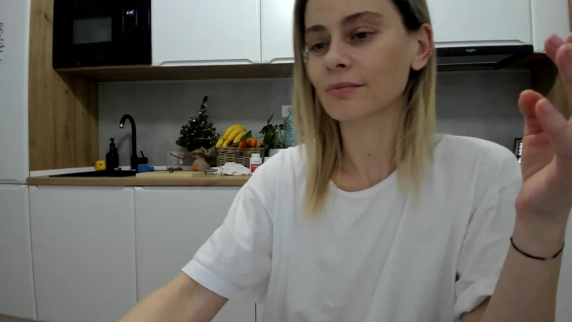 Gallery image thumbnail from DebbyPaige's myfreecams stream on, 12/20/2025, 19:54 image 13 of 20
