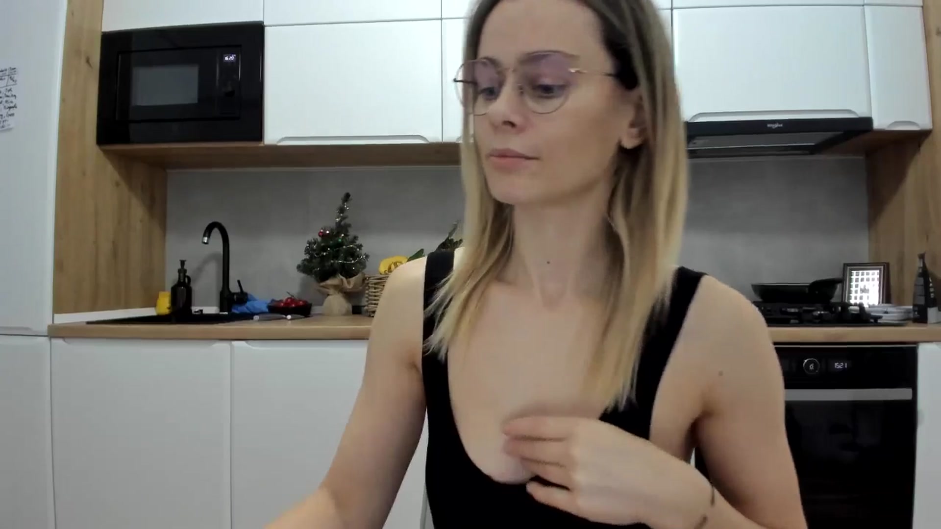 Gallery image thumbnail from DebbyPaige's myfreecams stream on, 12/22/2025, 15:19 image 5 of 20