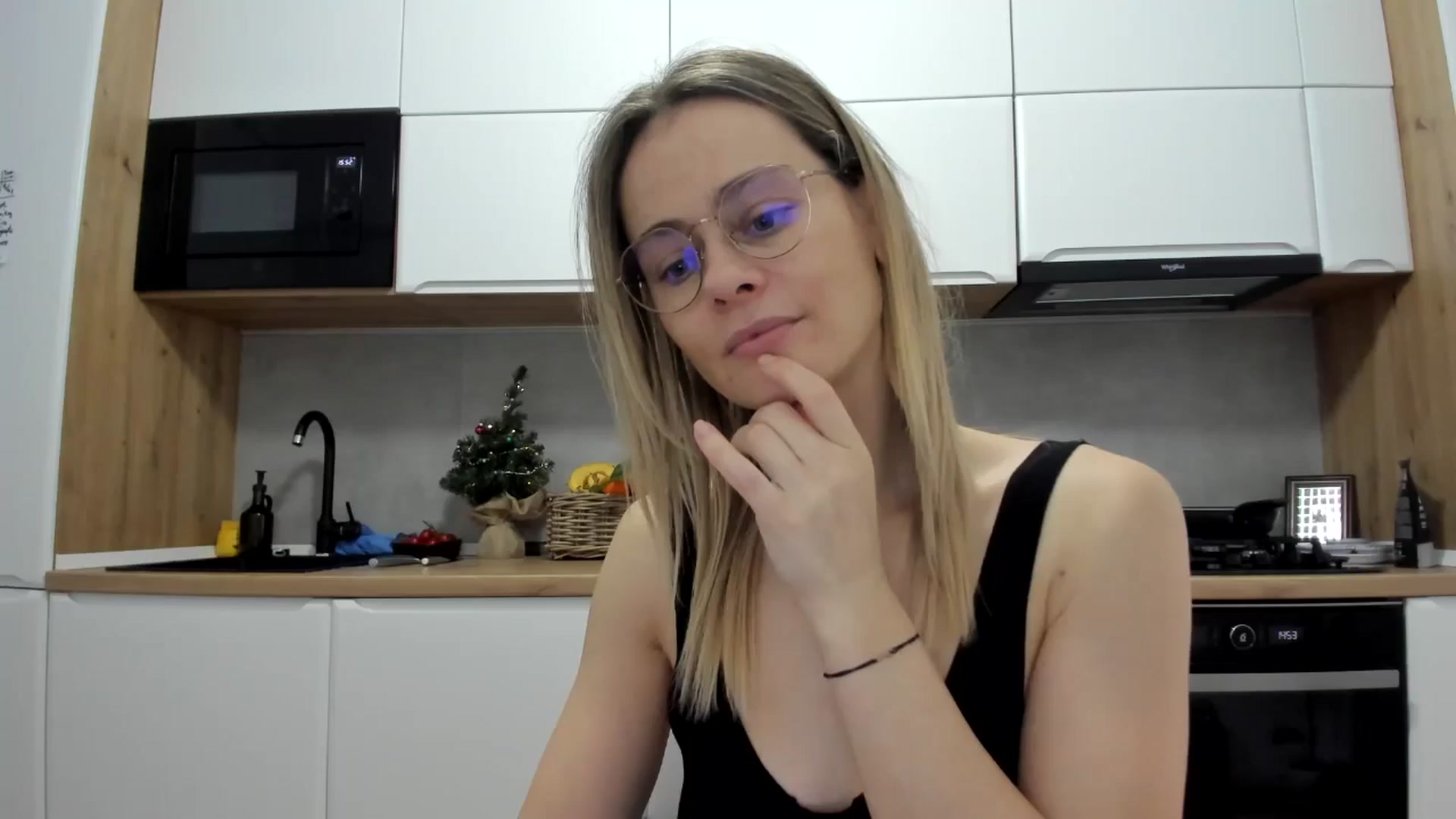 Gallery image thumbnail from DebbyPaige's myfreecams stream on, 12/22/2025, 15:19 image 1 of 20