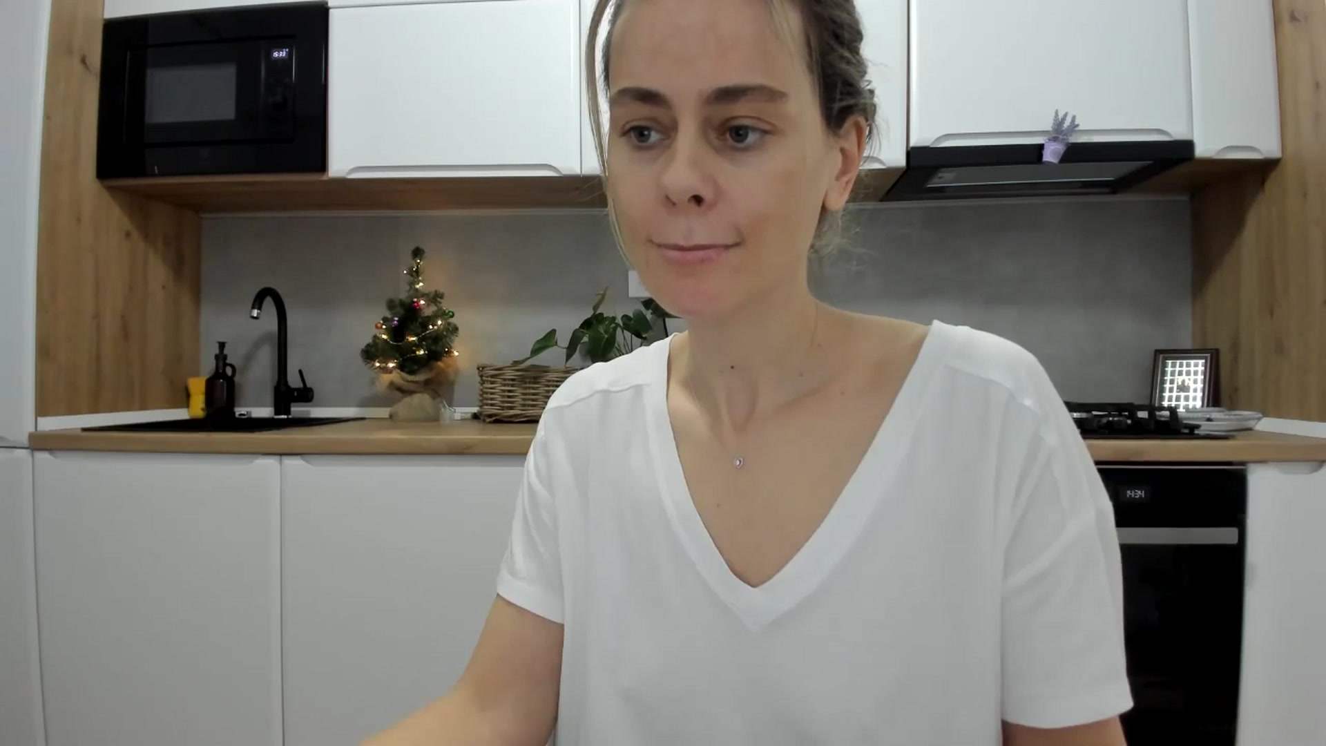 Gallery image thumbnail from DebbyPaige's myfreecams stream on, 01/04/2026, 13:04 image 5 of 20