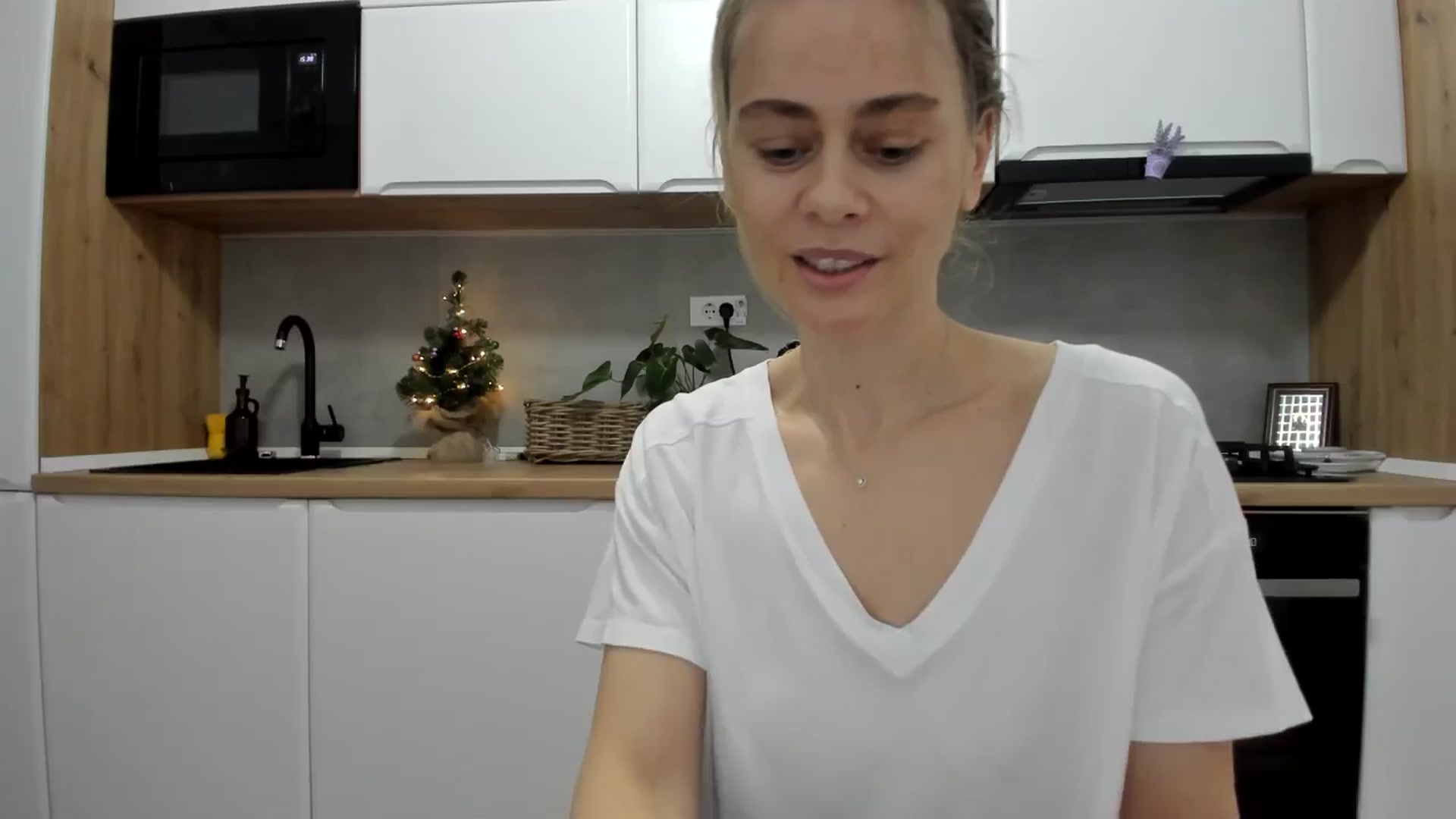 Gallery image thumbnail from DebbyPaige's myfreecams stream on, 01/04/2026, 13:04 image 8 of 20