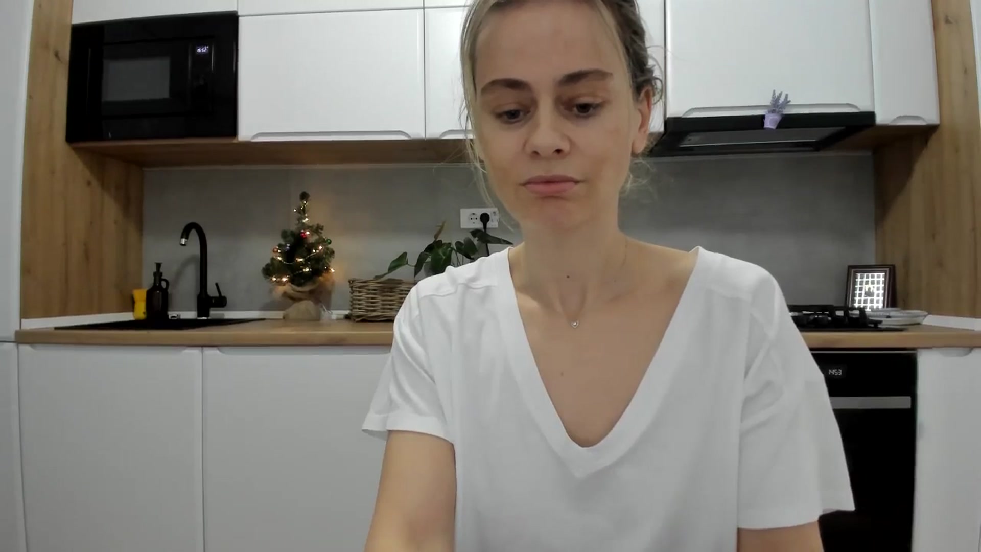 Gallery image thumbnail from DebbyPaige's myfreecams stream on, 01/04/2026, 13:04 image 16 of 20