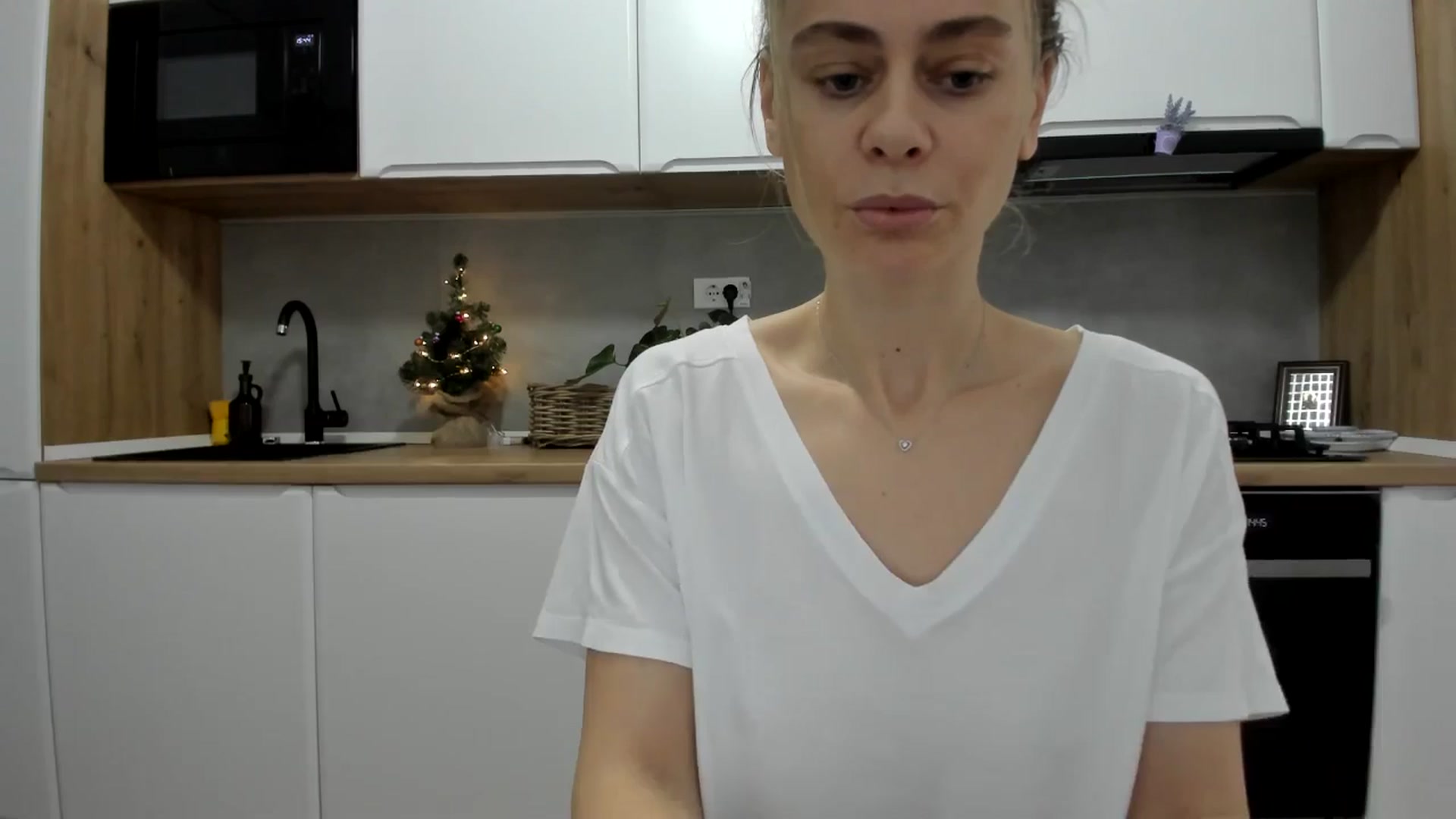 Gallery image thumbnail from DebbyPaige's myfreecams stream on, 01/04/2026, 13:04 image 11 of 20