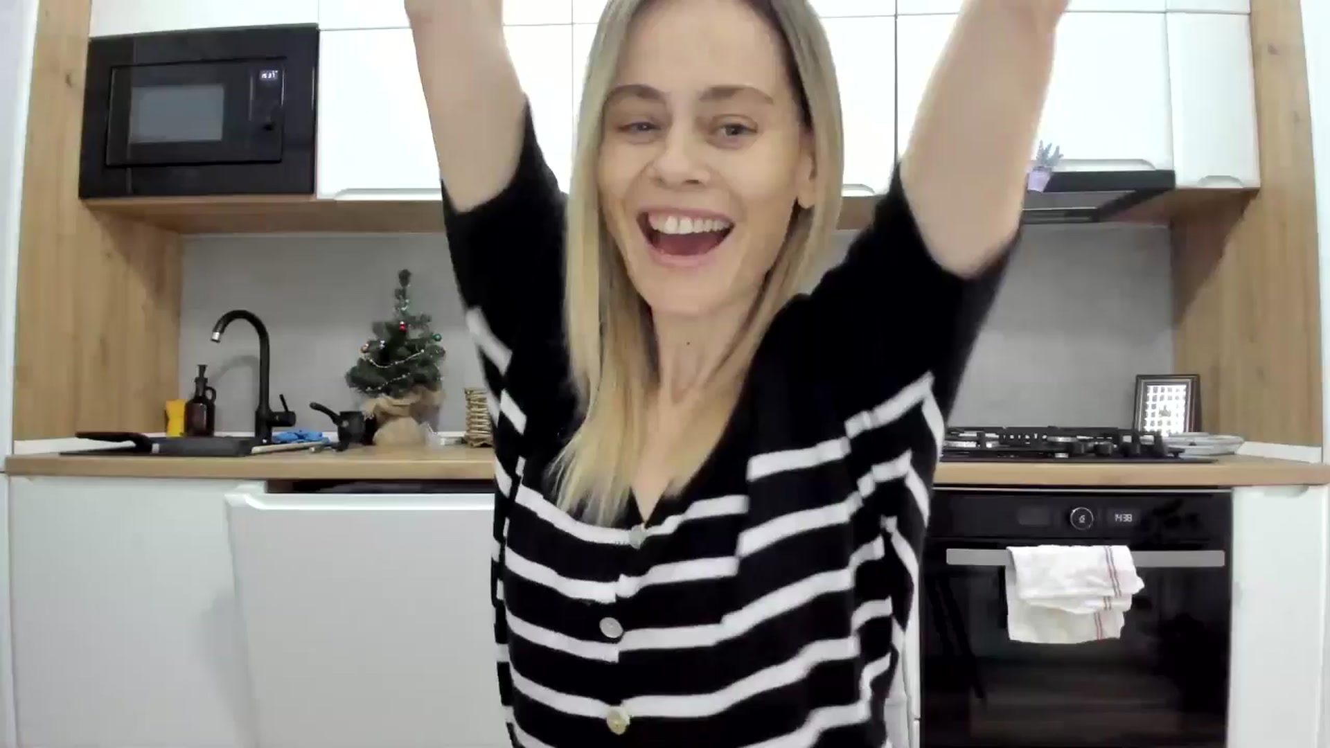 Gallery image thumbnail from DebbyPaige's myfreecams stream on, 01/05/2026, 13:16 image 1 of 20