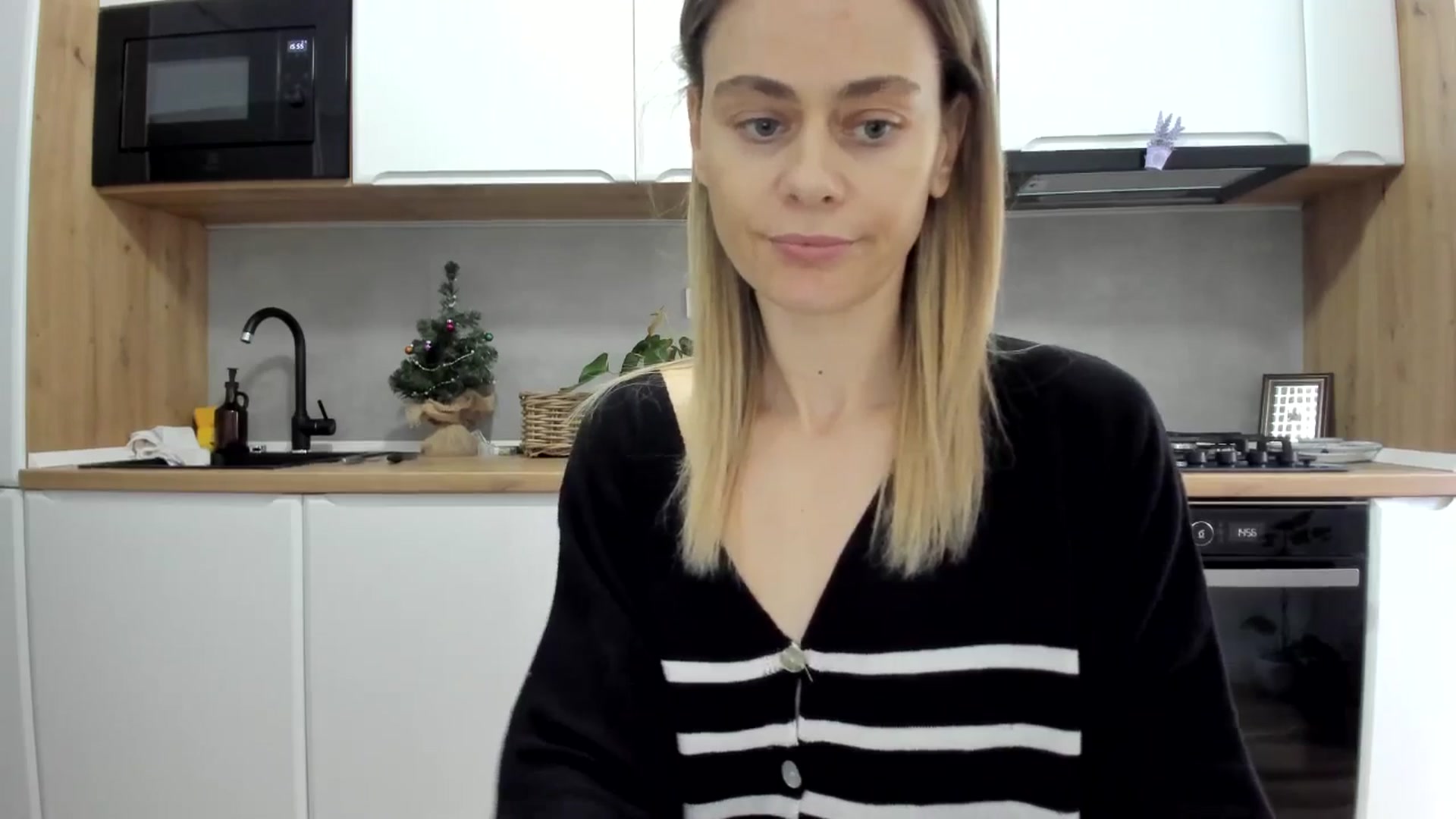 Gallery image thumbnail from DebbyPaige's myfreecams stream on, 01/05/2026, 13:16 image 11 of 20