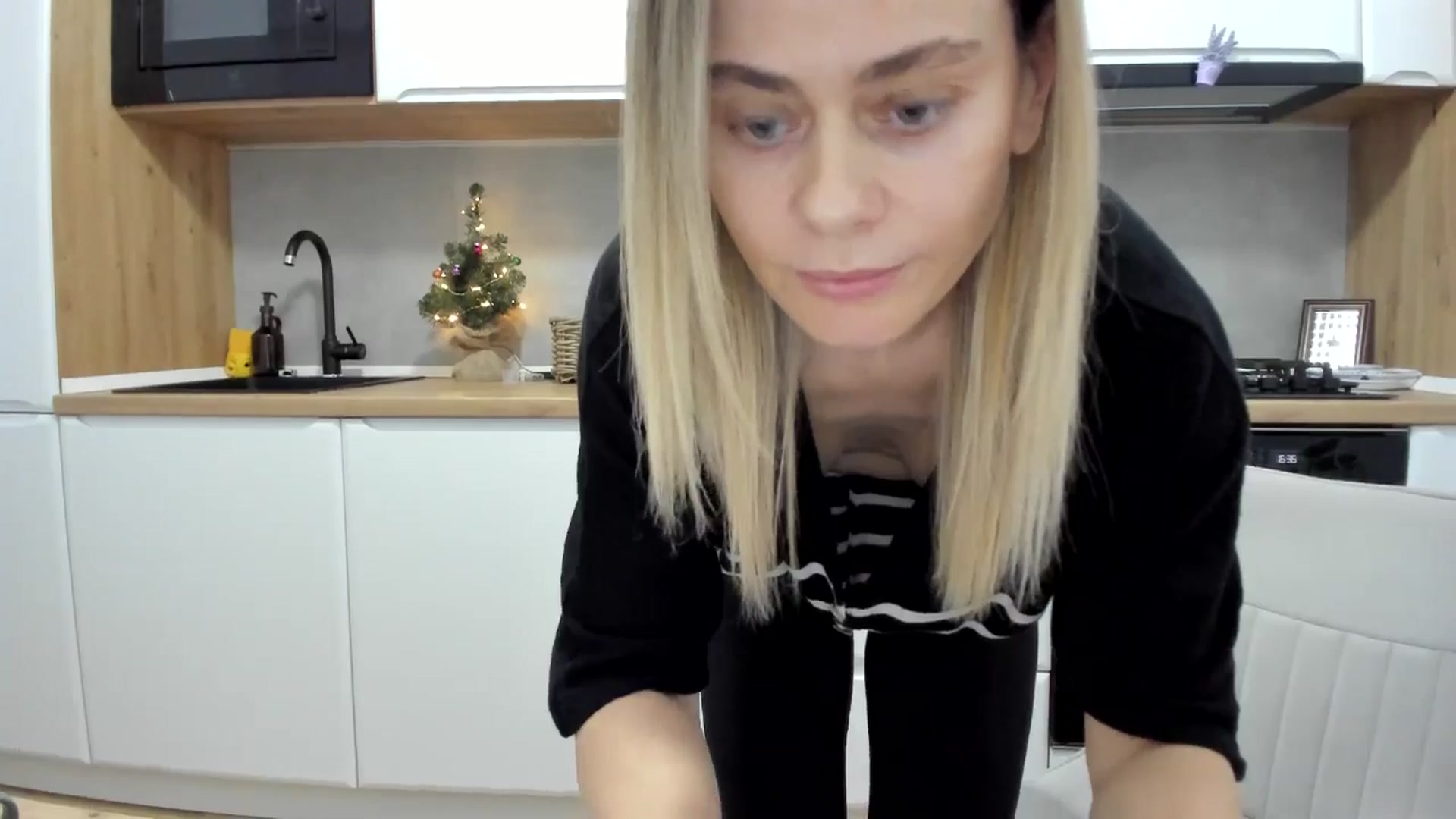 Gallery image thumbnail from DebbyPaige's myfreecams stream on, 01/05/2026, 15:07 image 10 of 20