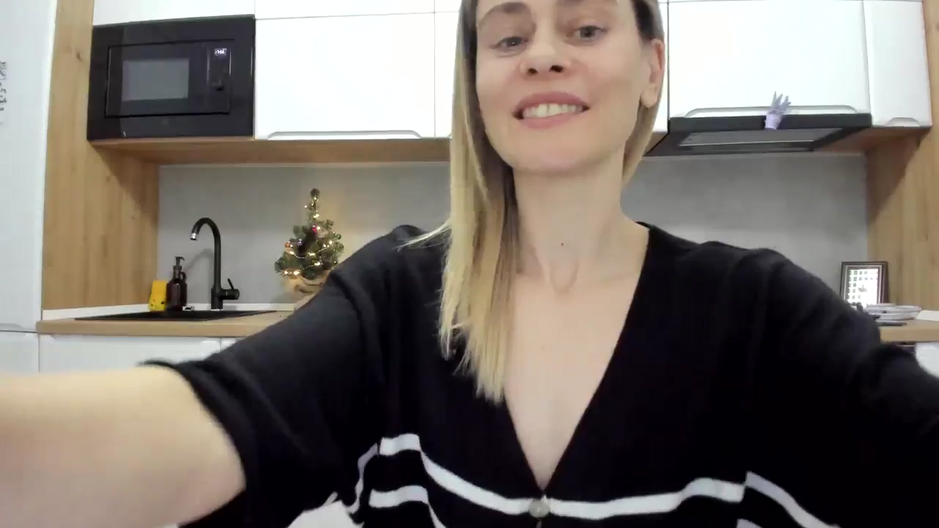 Gallery image thumbnail from DebbyPaige's myfreecams stream on, 01/05/2026, 15:07 image 18 of 20