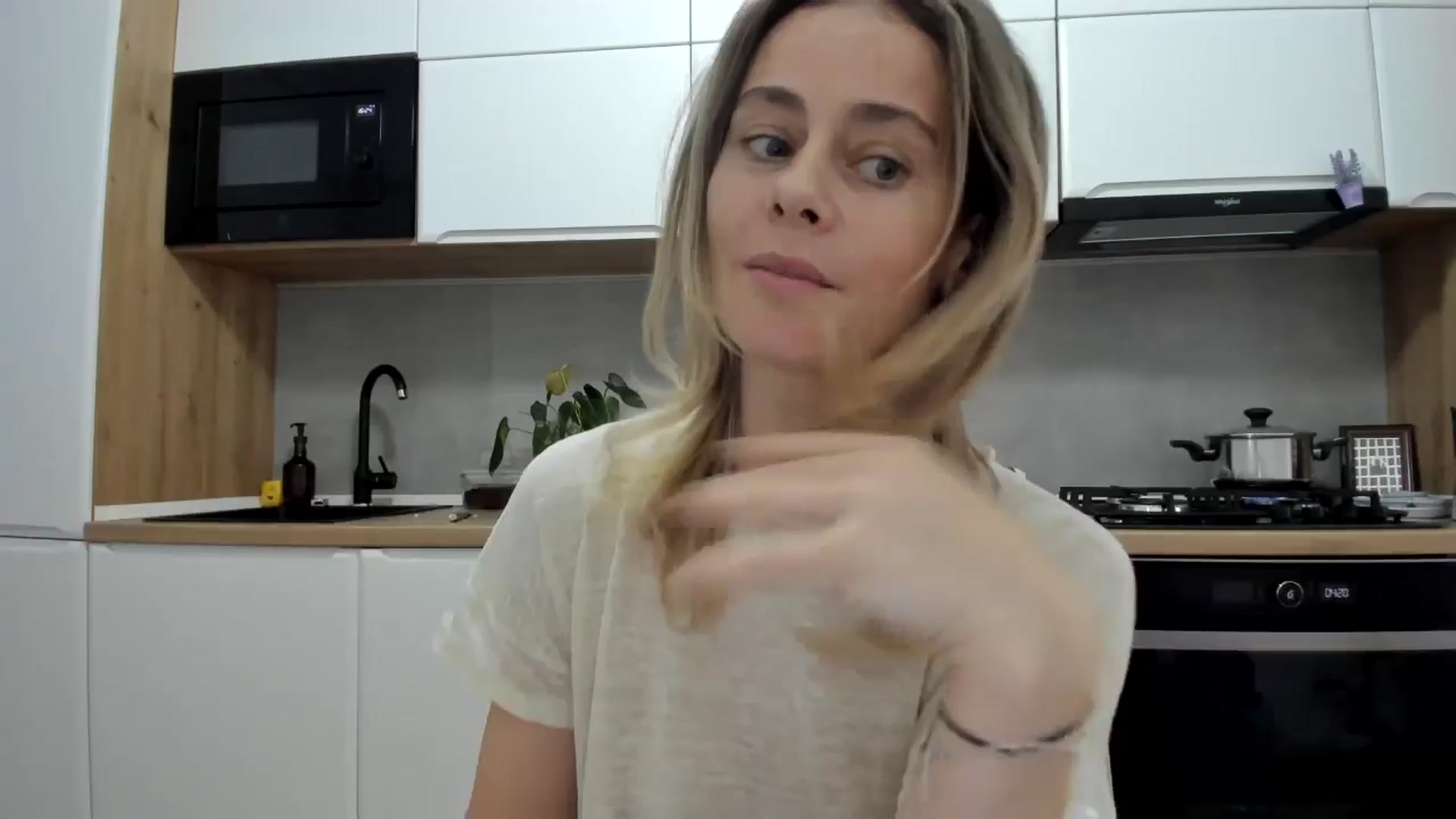Gallery image thumbnail from DebbyPaige's myfreecams stream on, 01/22/2026, 14:35 image 5 of 20