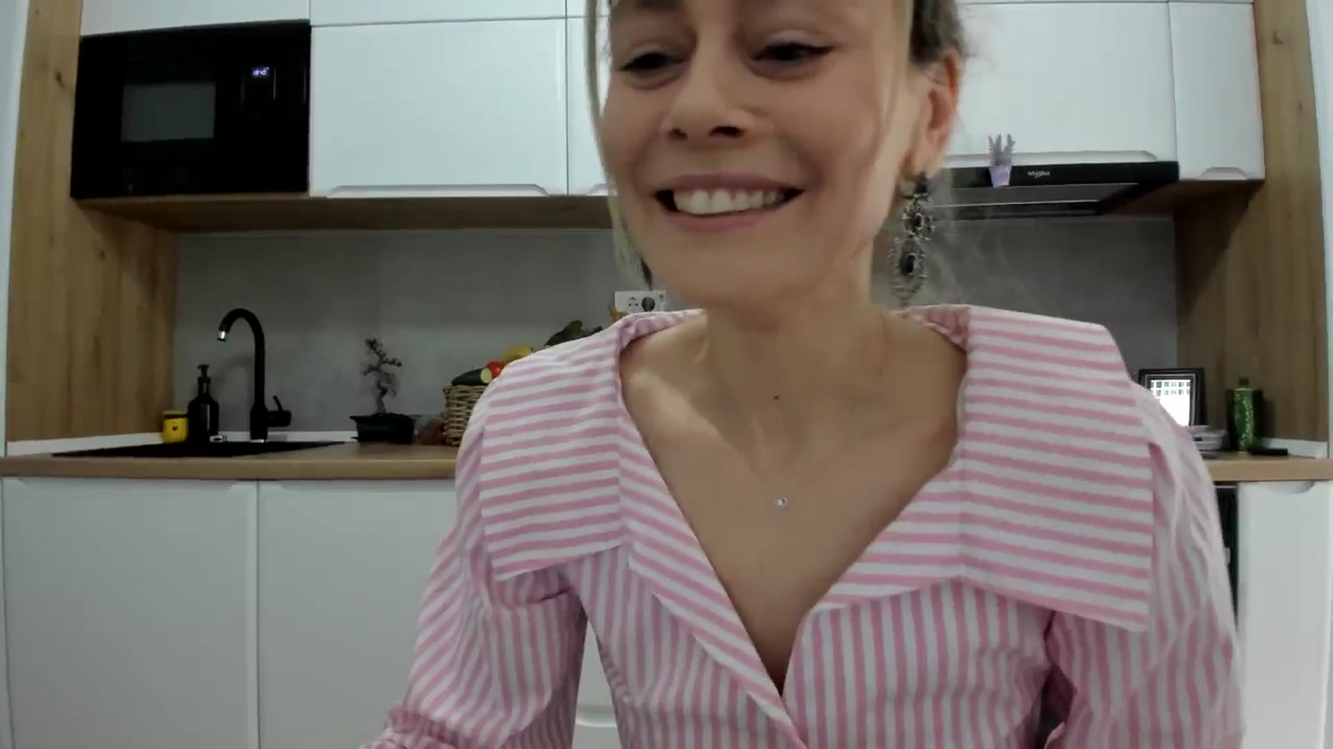 Gallery image thumbnail from DebbyPaige's myfreecams stream on, 01/26/2026, 12:37 image 3 of 20